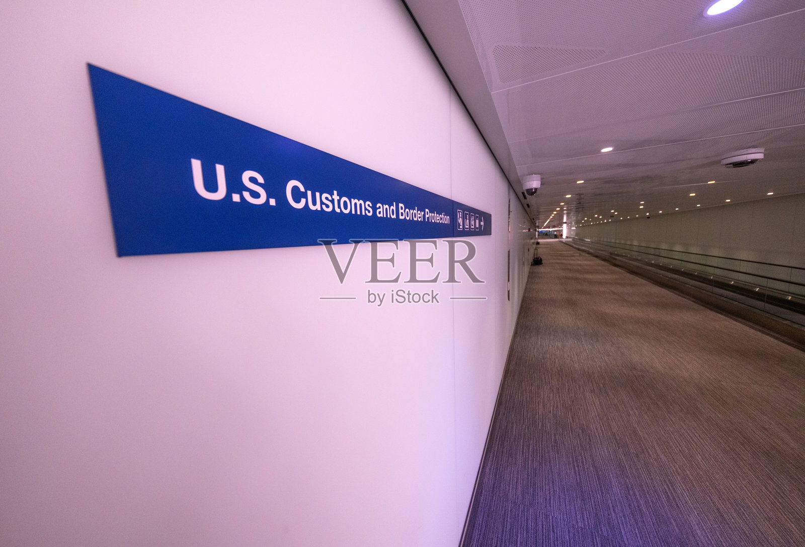 芝加哥奥黑尔机场指示乘客前往海关的标志照片摄影图片