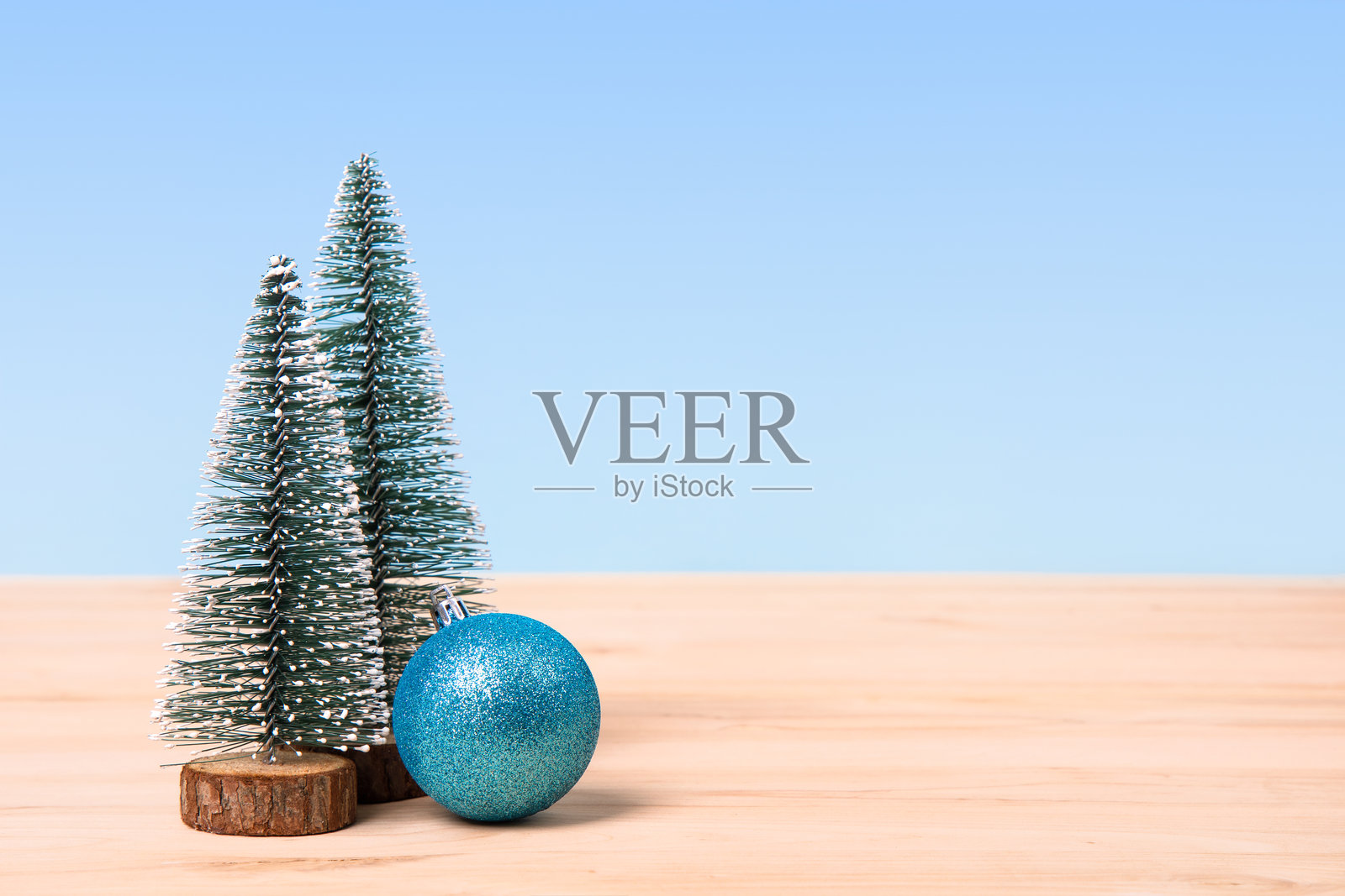 圣诞背景，配有绿色圣诞树照片摄影图片