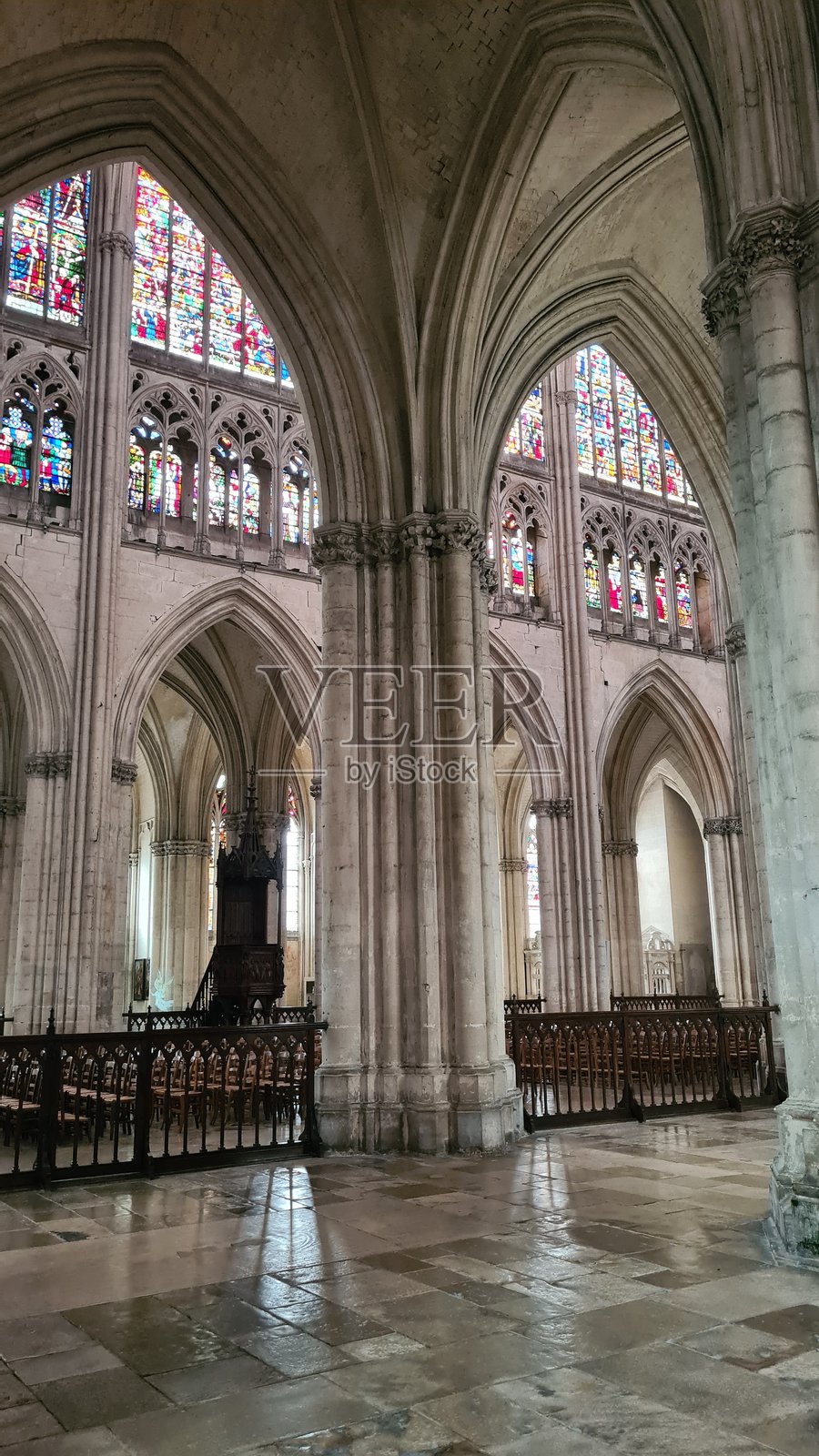 法国特鲁瓦圣彼得圣保罗大教堂内部照片摄影图片