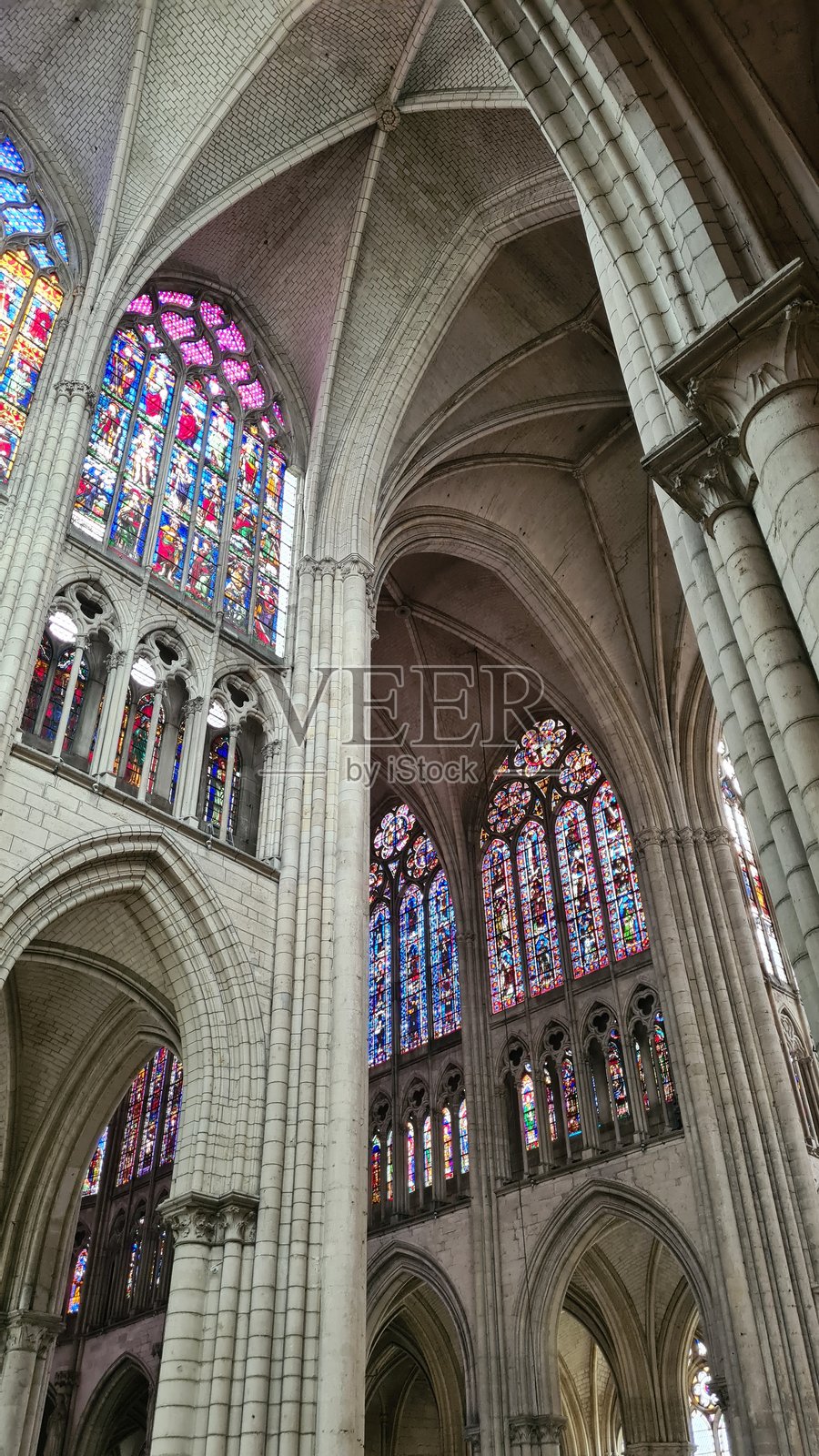 特鲁瓦大教堂（法国香槟区）的耳堂和中殿的精美透视图照片摄影图片