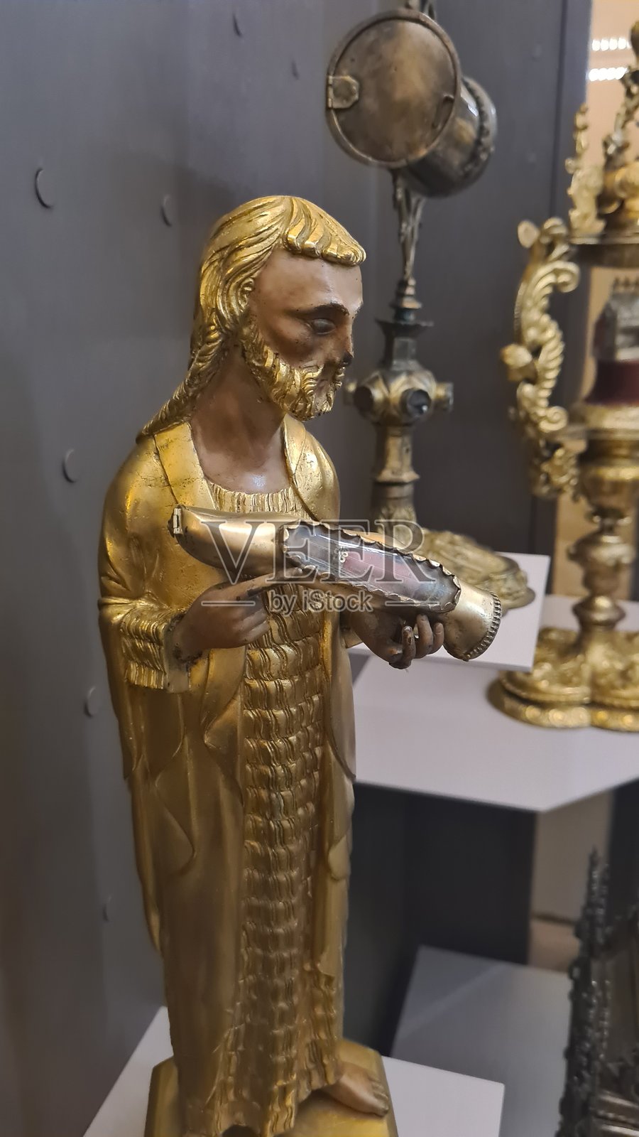 圣约翰的遗物（手指）及其金色圣物箱（法国香槟特鲁瓦大教堂的宝藏）照片摄影图片