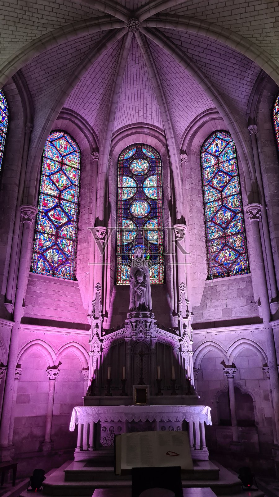 特鲁瓦大教堂（或特鲁瓦圣彼得圣保罗大教堂）内美丽的圣母玛利亚小教堂中殿照片摄影图片