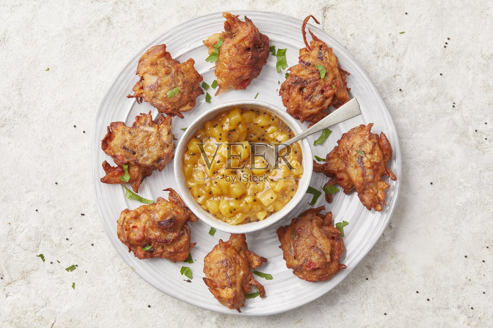 洋葱圈配酸辣酱照片摄影图片