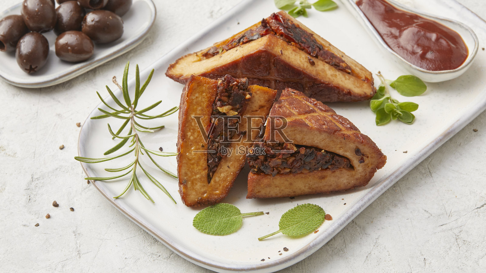 烧烤烤豆腐袋照片摄影图片