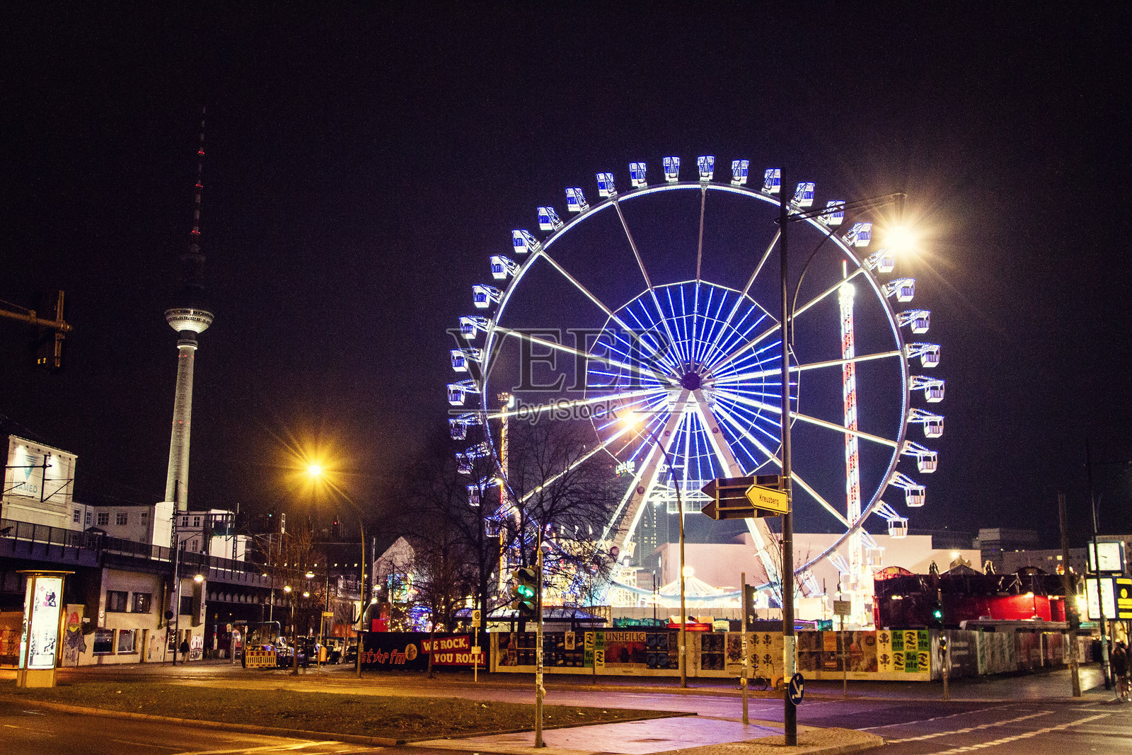 德国柏林亚历山大广场的圣诞市场照片摄影图片