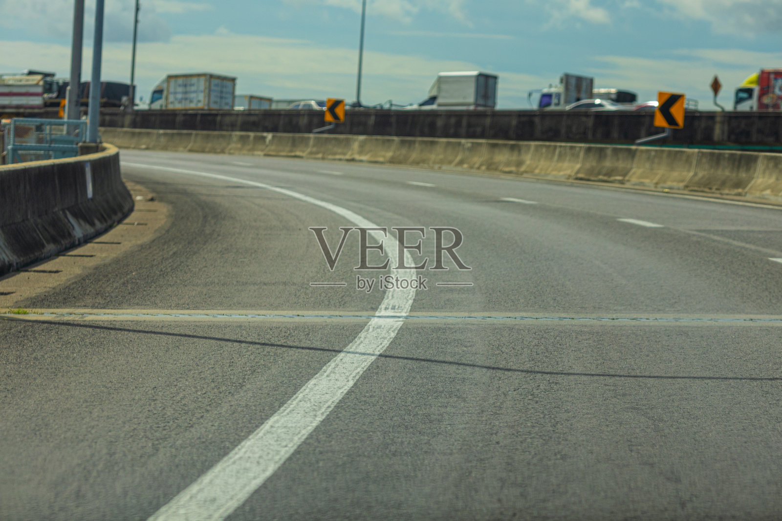 曼谷收费公路的空旷沥青路照片摄影图片