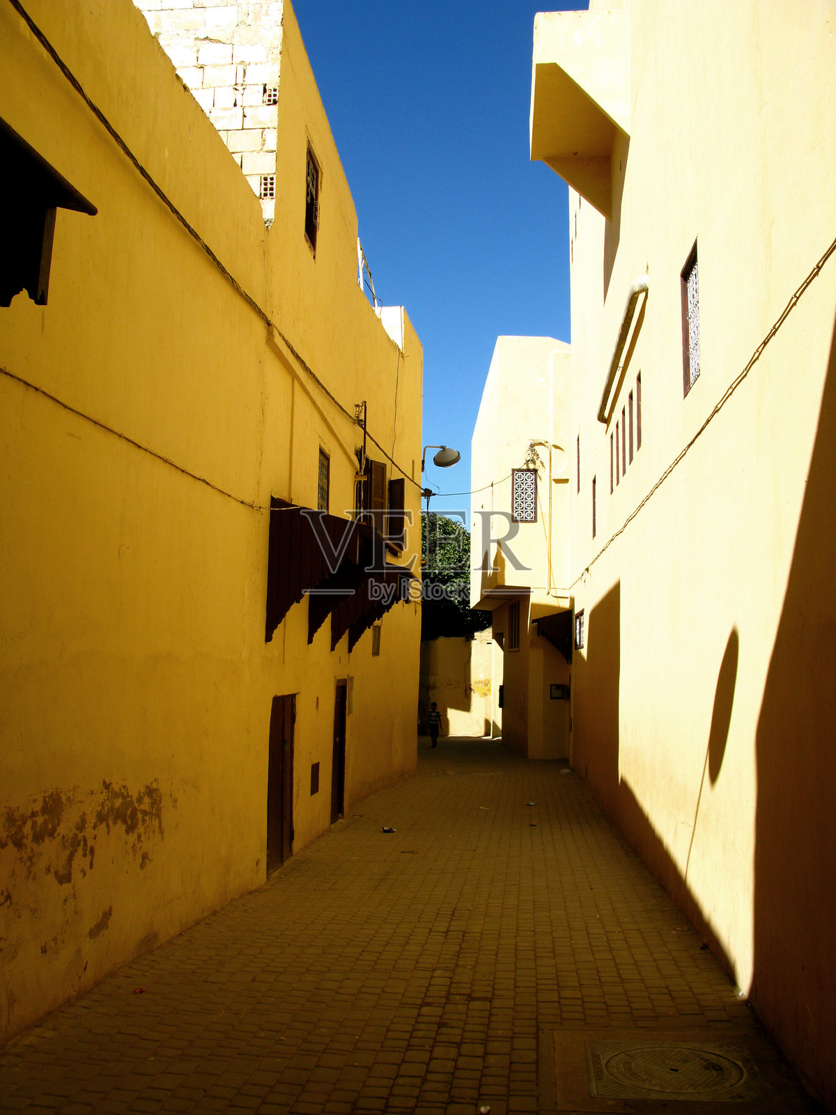 摩洛哥梅克内斯市的复古街道照片摄影图片