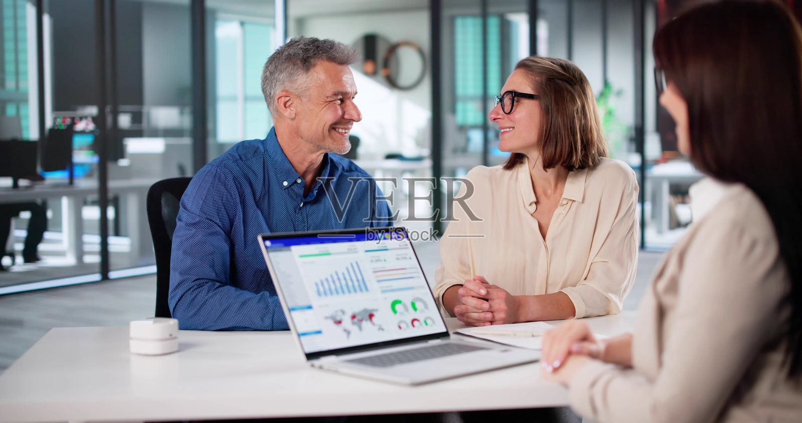 家庭产业规划咨询财务顾问照片摄影图片