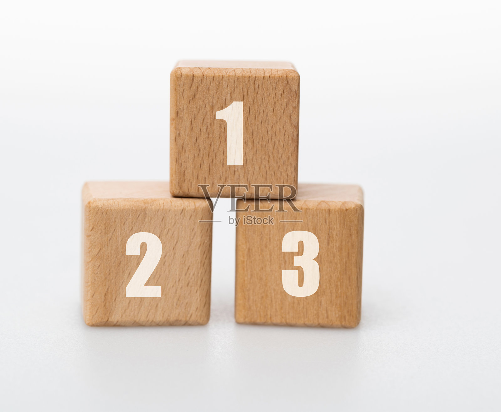 带有数字123的木制玩具积木照片摄影图片