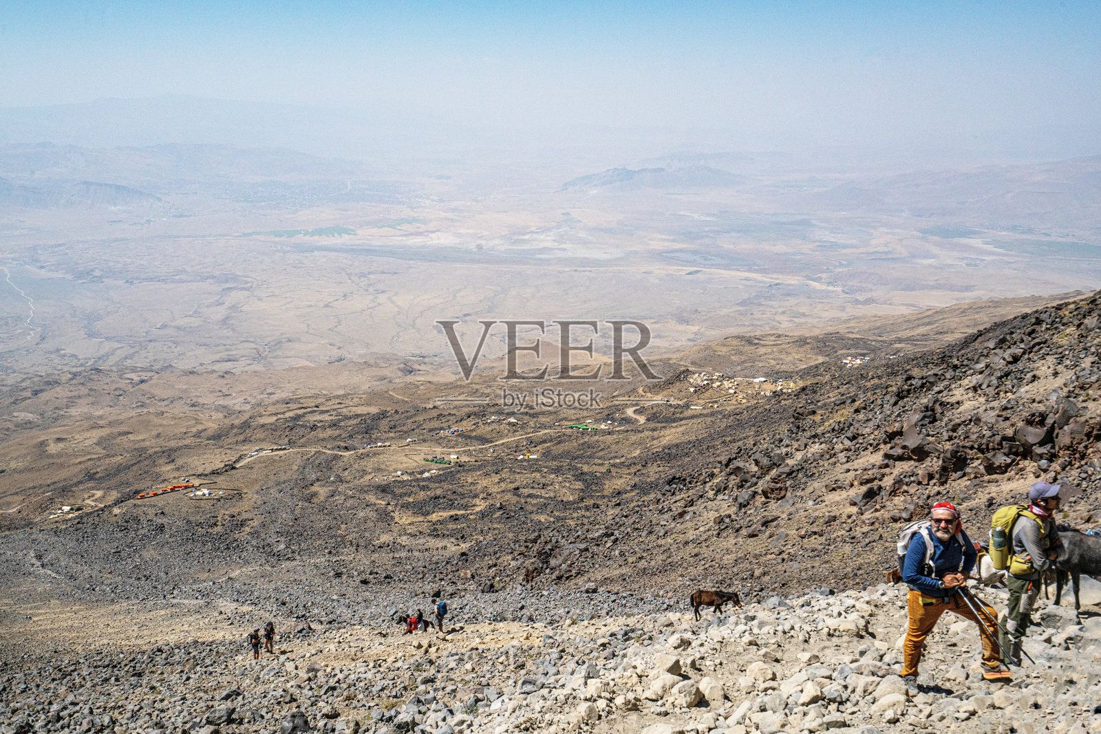 土耳其阿勒省的亚拉拉特山照片摄影图片