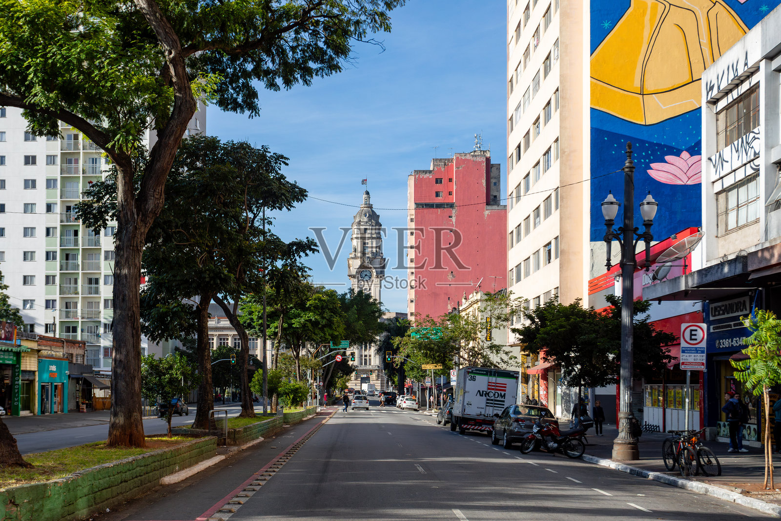 圣保罗街景，融合了现代与古典建筑，包括著名的钟楼。巴西照片摄影图片