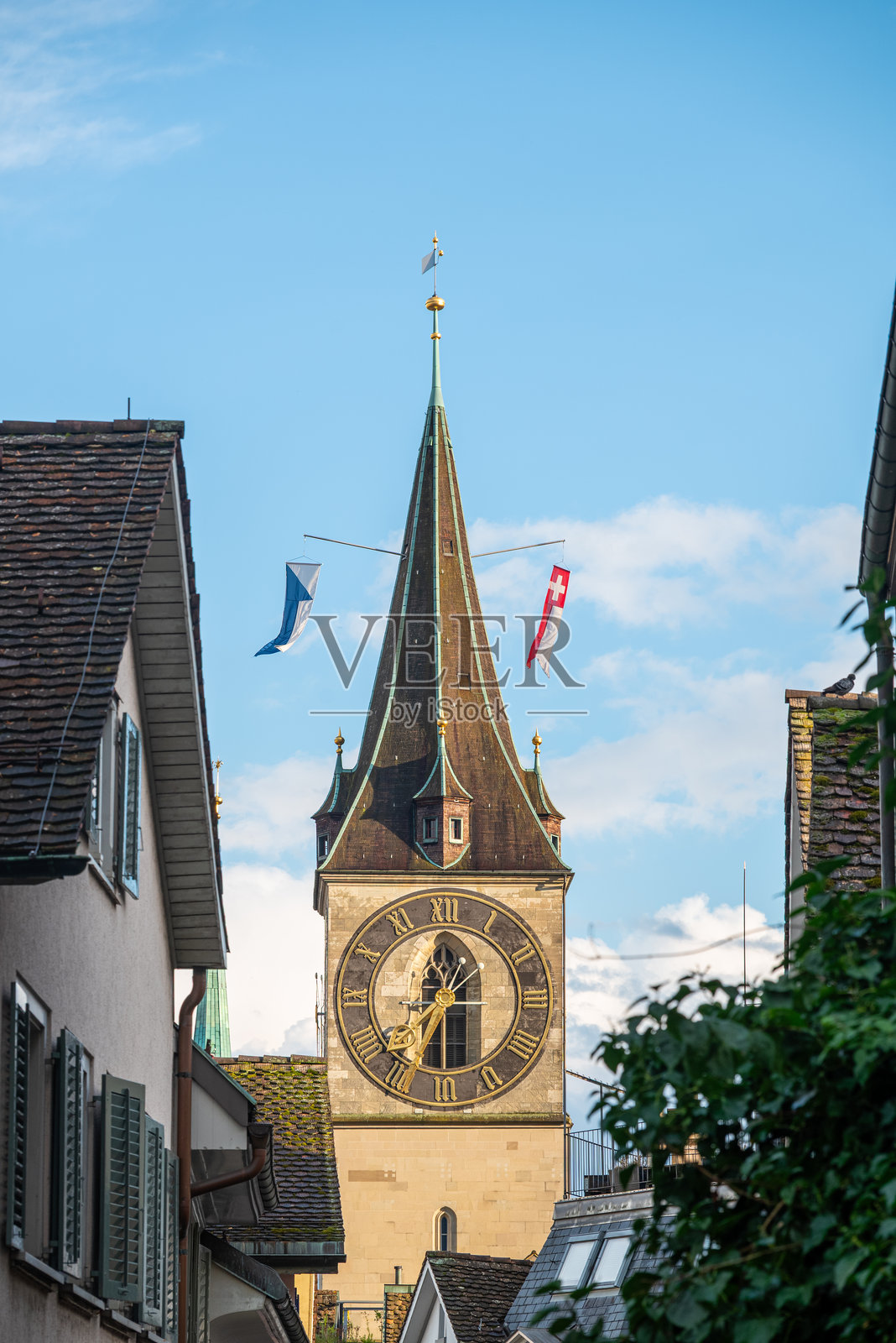 瑞士苏黎世圣彼得教堂的塔楼照片摄影图片