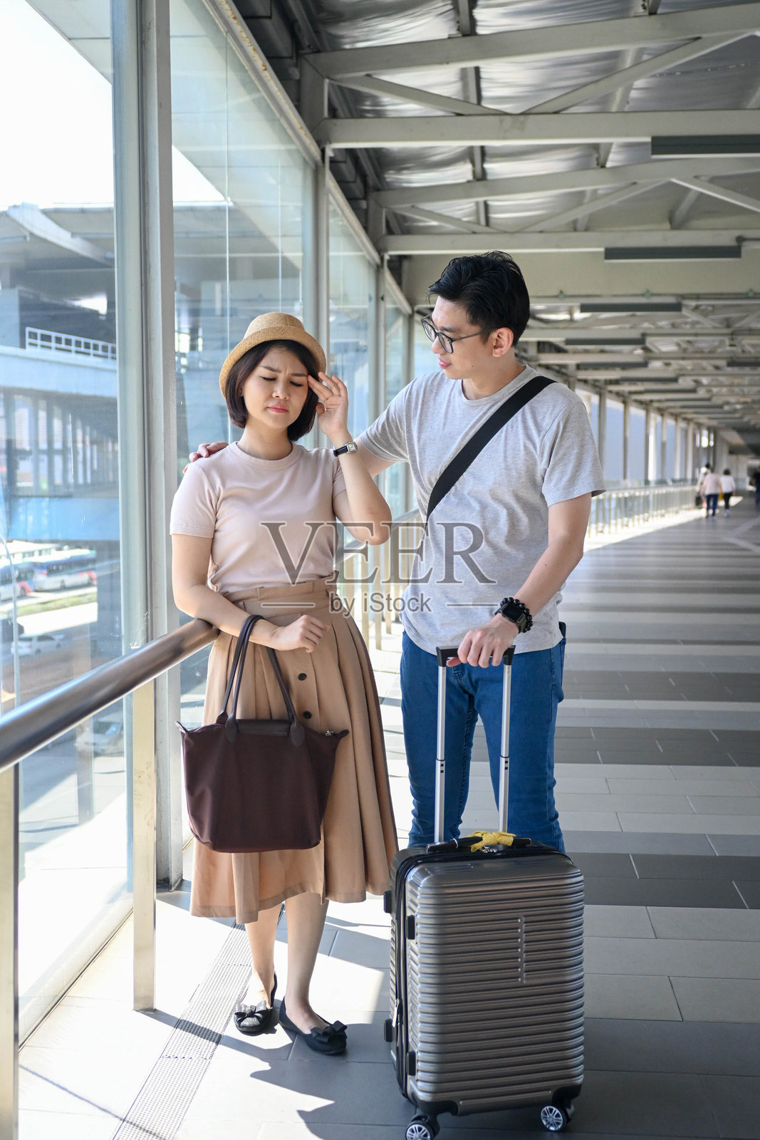 旅途中的担忧照片摄影图片