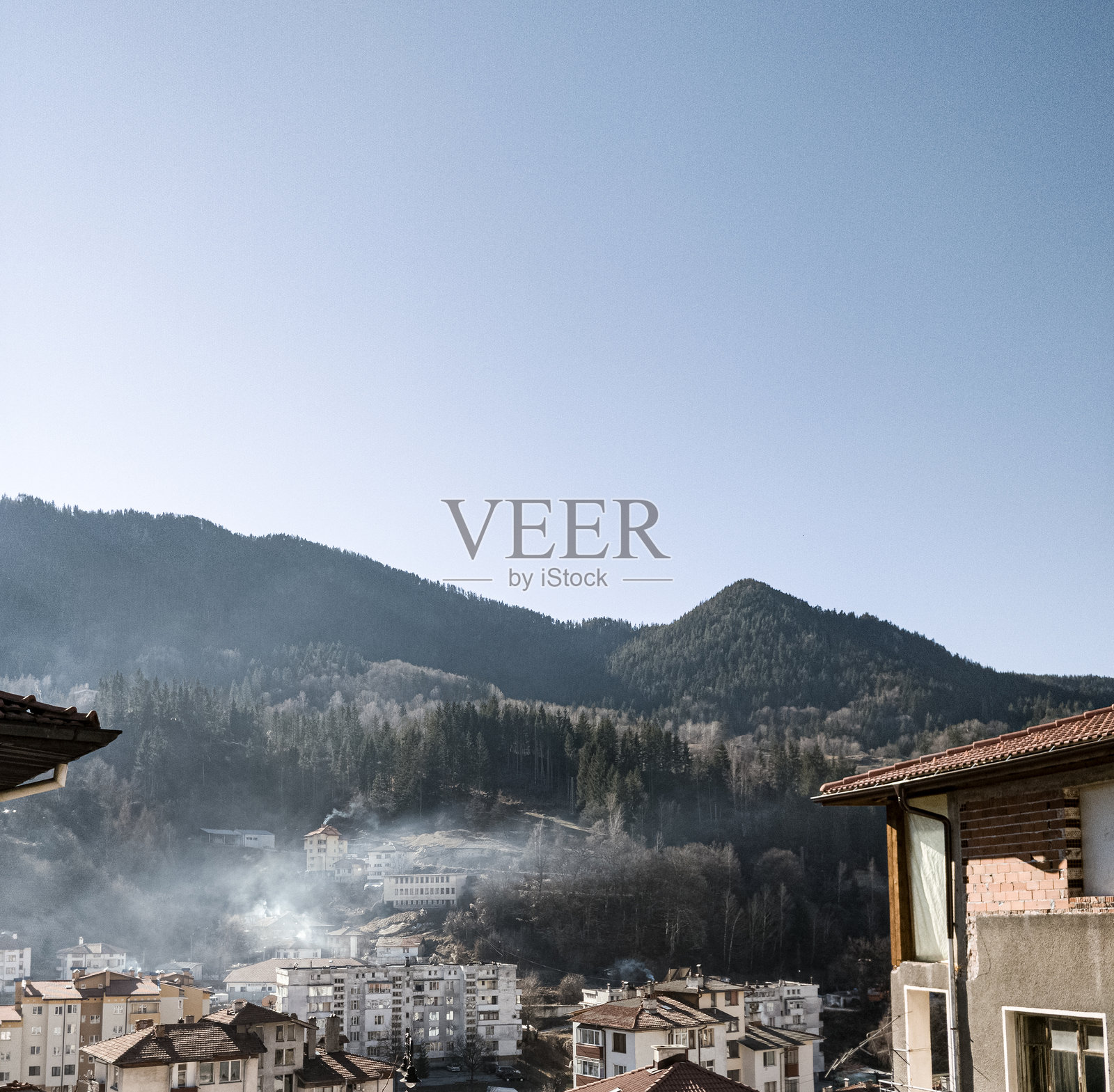 城市与山丘的景观照片摄影图片