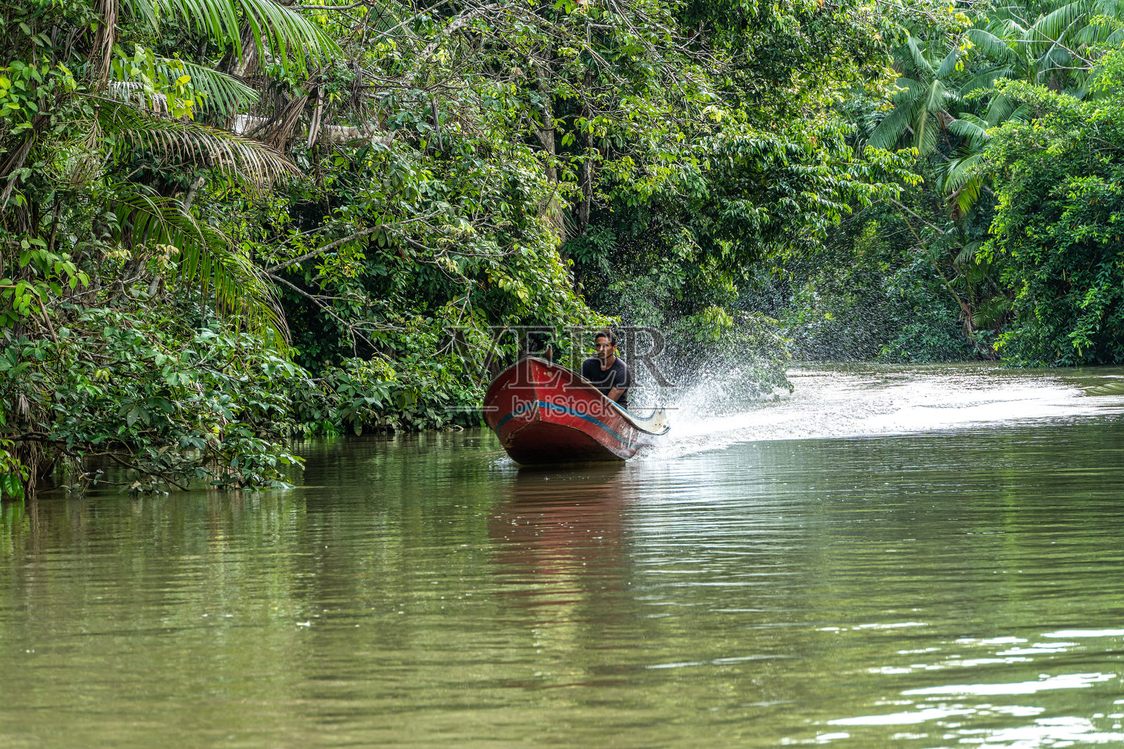 巴西北部城市贝伦的瓜马河游船之旅。照片摄影图片