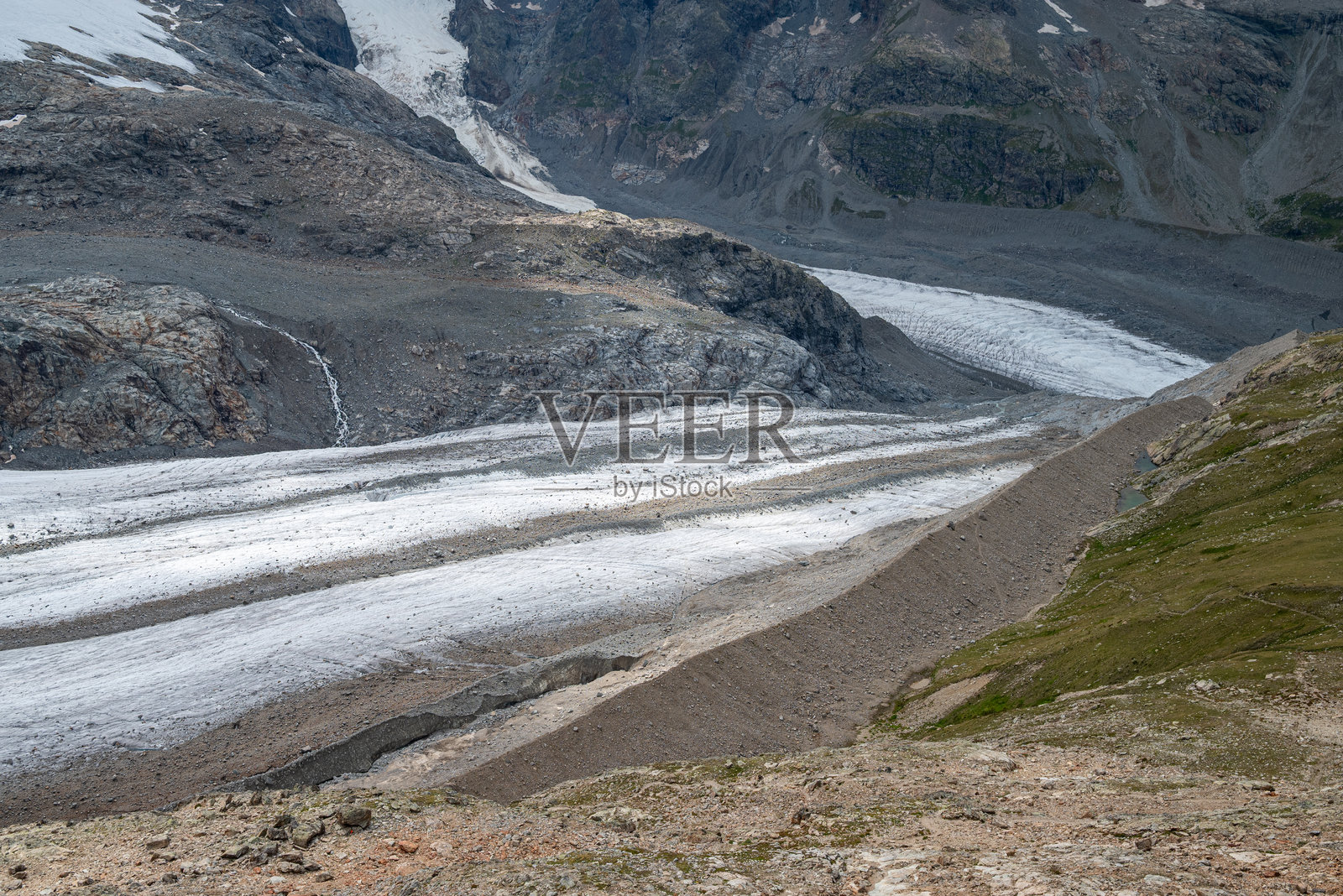 瑞士佩尔斯冰川与莫拉特拉什冰川交汇处照片摄影图片