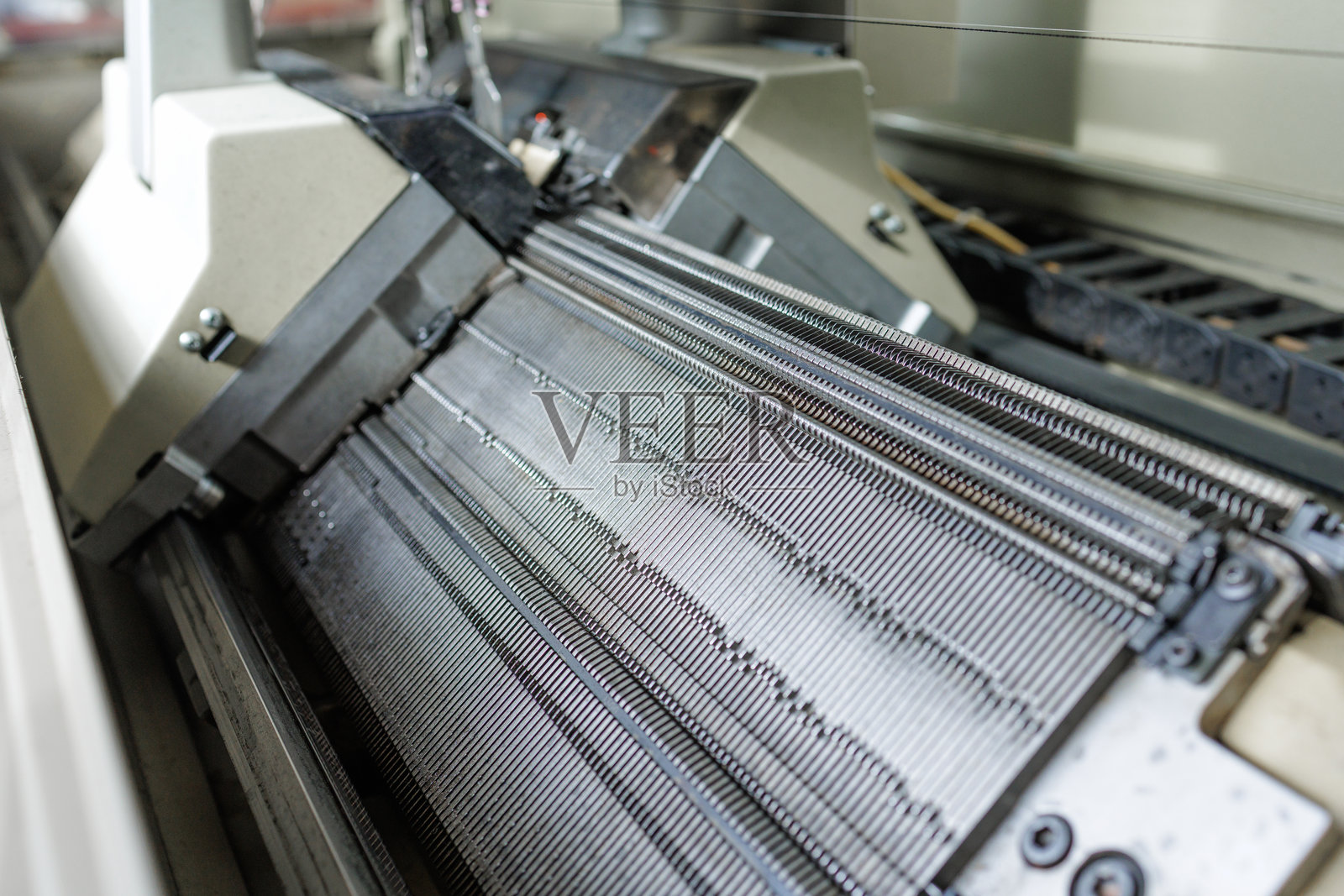 纺织厂用于针织品生产的工业针织机针床照片摄影图片