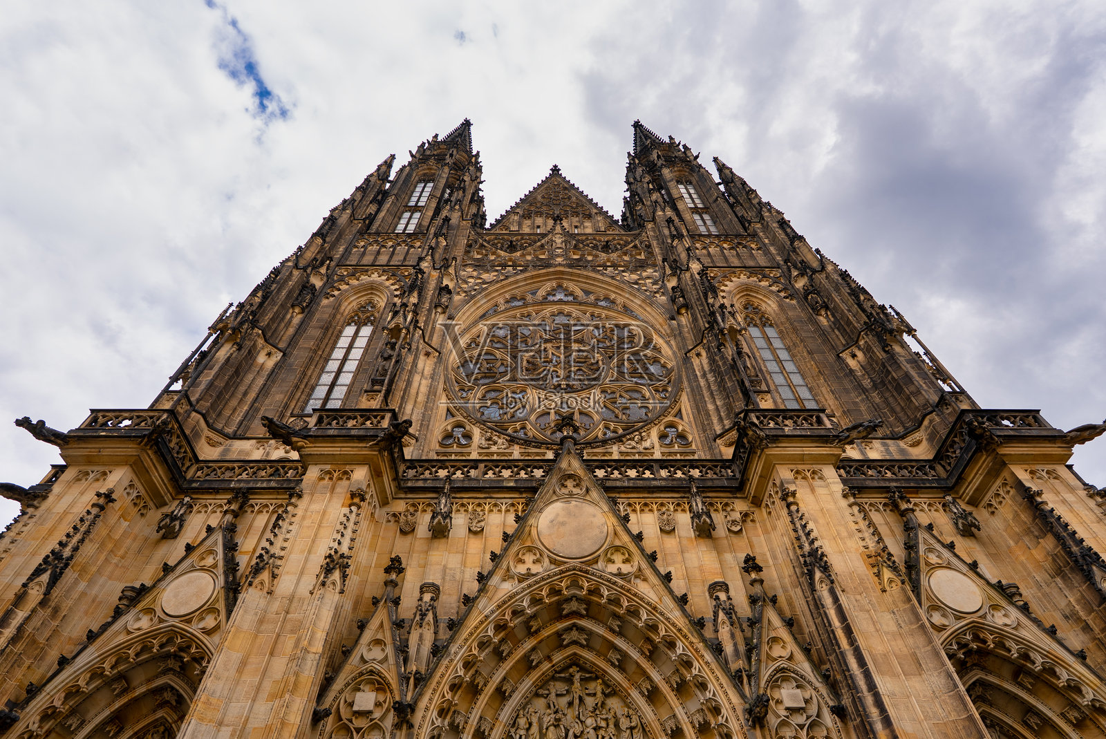 布拉格城堡的哥特式圣维特大教堂。照片摄影图片