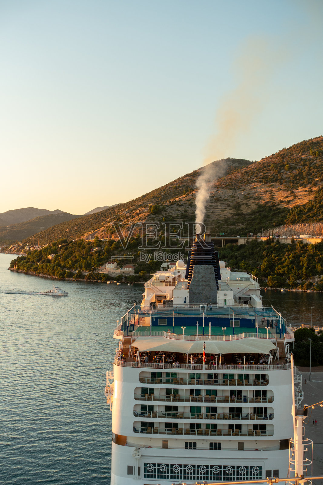 杜布罗夫尼克，克罗地亚的游轮码头照片摄影图片