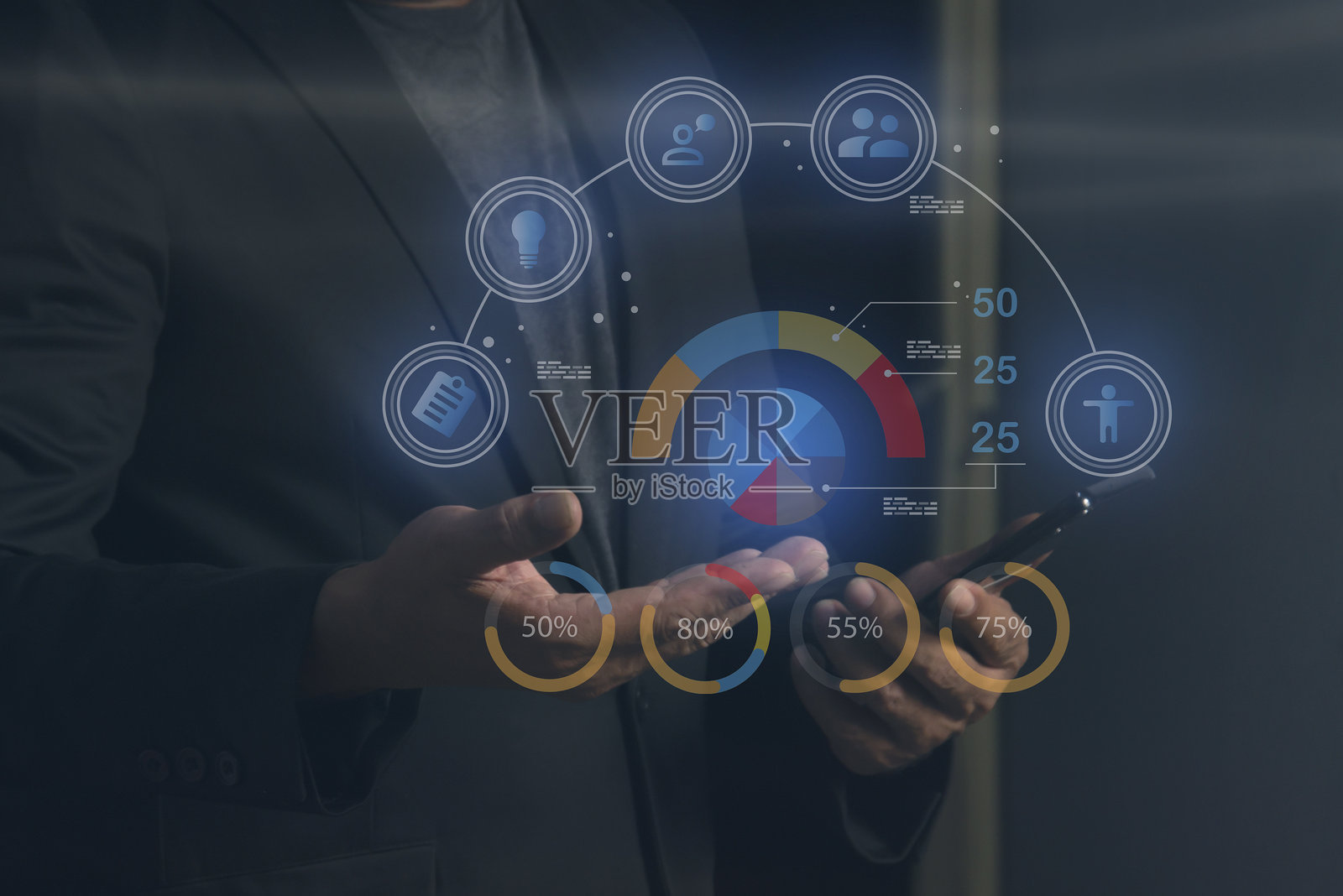 商人与虚拟触摸屏互动，屏幕上显示着色彩鲜艳的图表和图标，代表着商业策略、数据分析和绩效指标。照片摄影图片