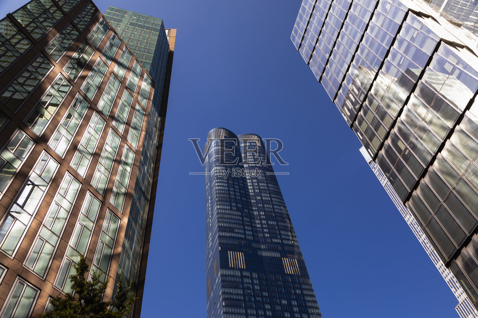 现代摩天大楼勾勒天空，哈德逊城市广场，纽约市照片摄影图片