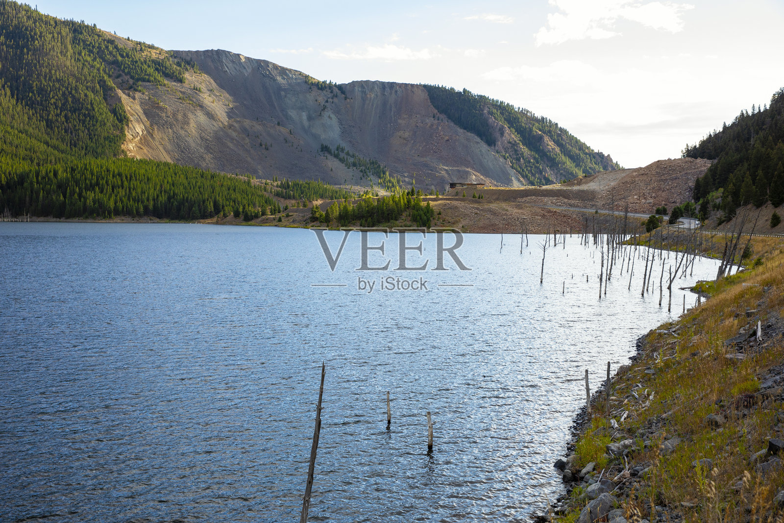 蒙大拿州地震湖照片摄影图片