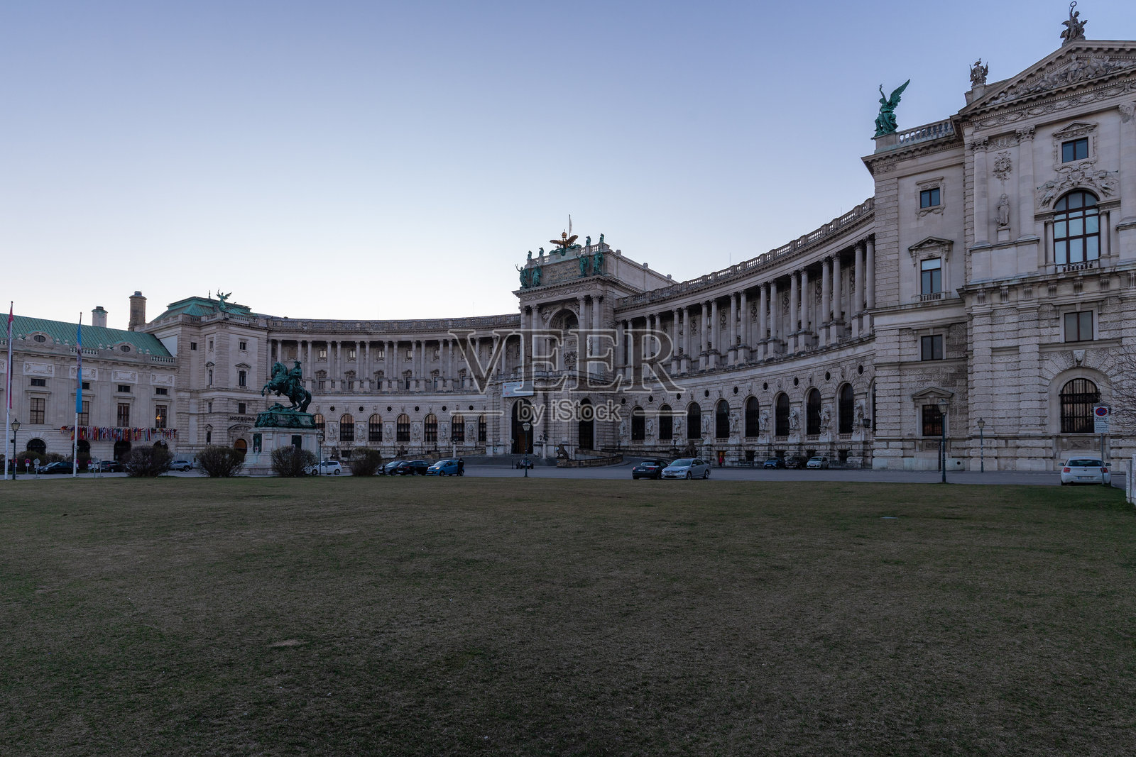 维也纳市中心令人惊叹的霍夫堡建筑群中的新城堡建筑照片摄影图片