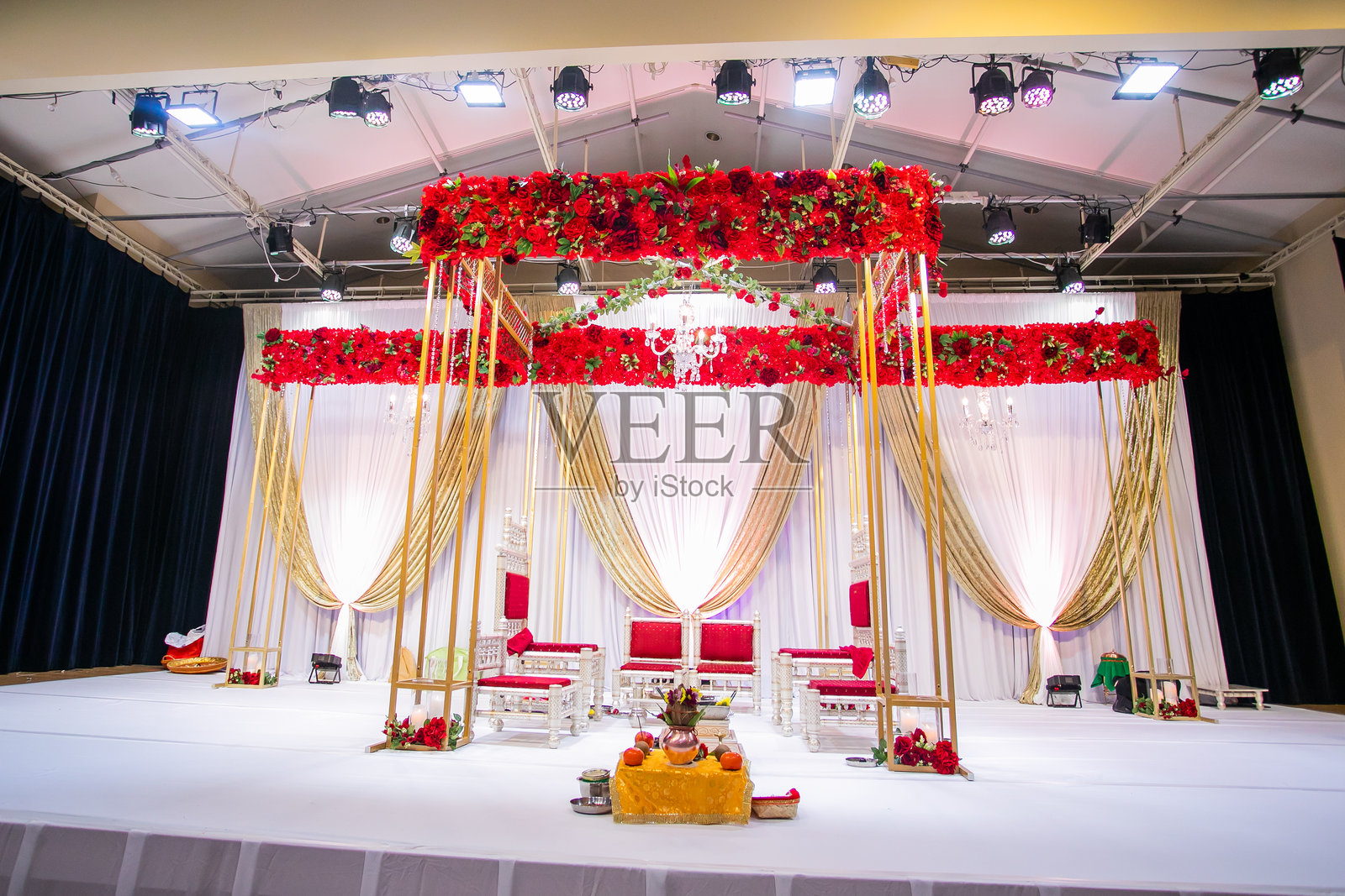 印度传统婚礼仪式室内设计与装饰照片摄影图片