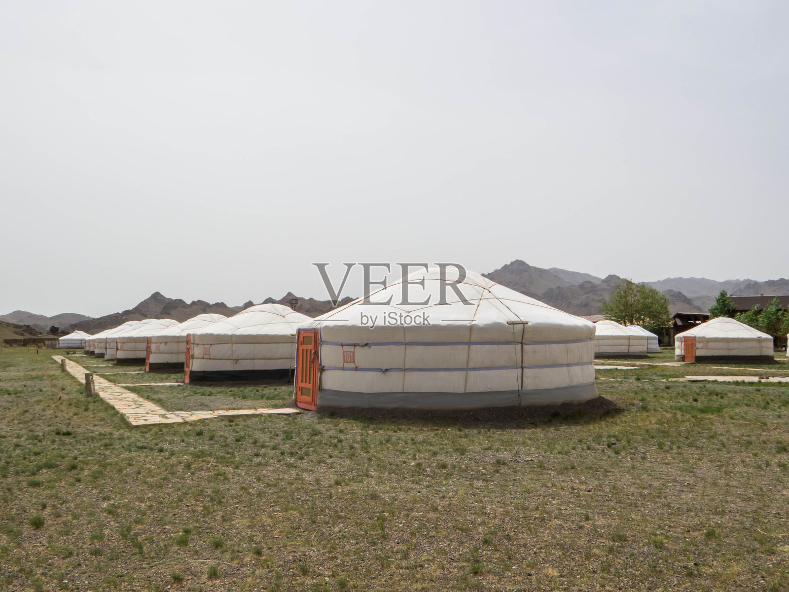 戈壁阿尔泰山脉，鹰谷，戈壁古尔班赛汗国家公园照片摄影图片