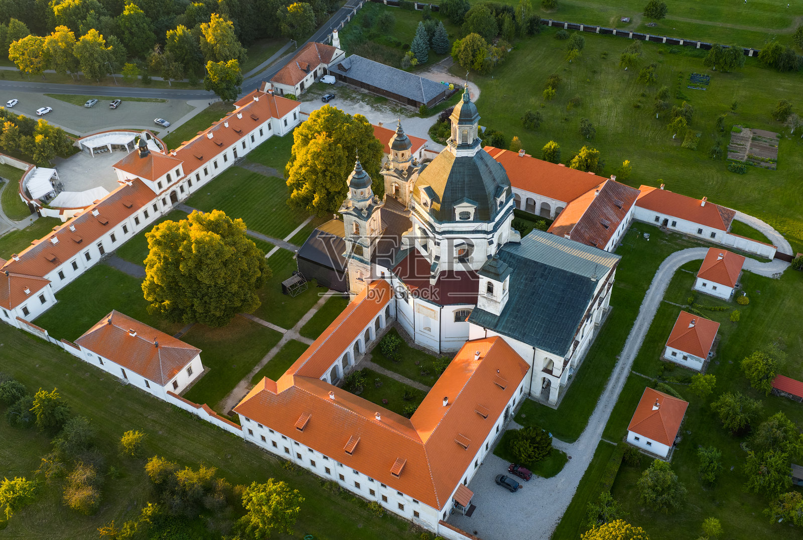帕扎伊斯利斯修道院和考纳斯水库照片摄影图片