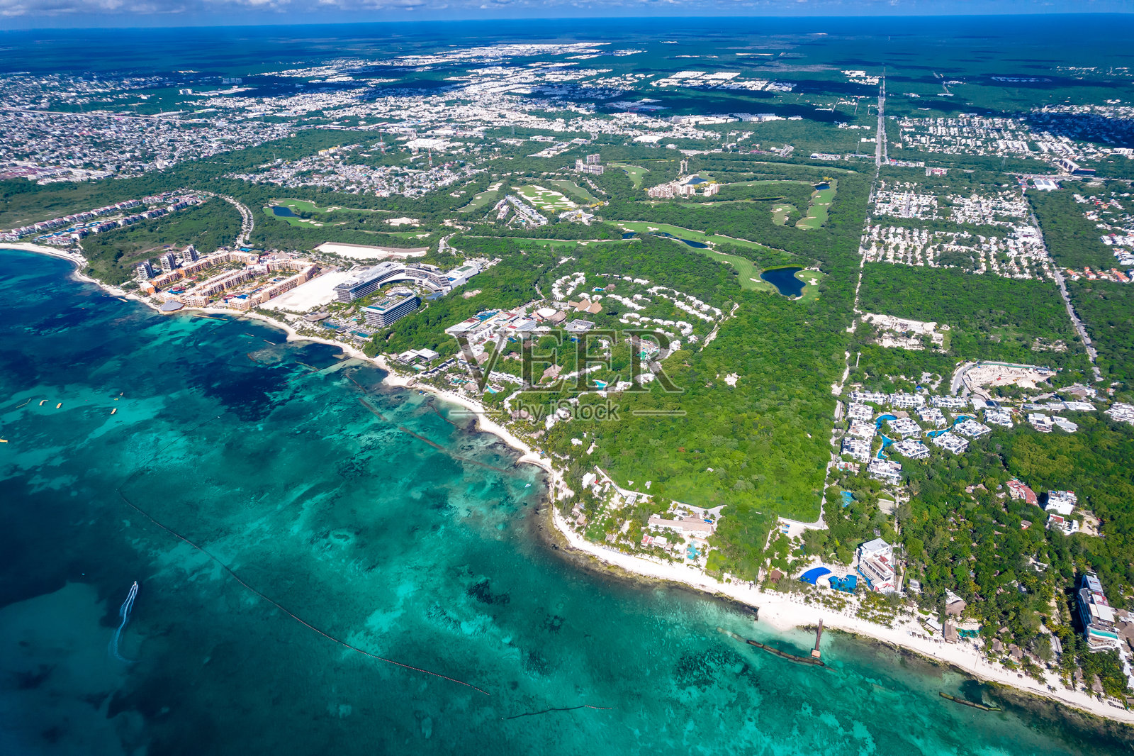 墨西哥金塔纳罗奥州，普拉亚卡门，伊萨卡科科海滩的航拍无人机视角照片摄影图片