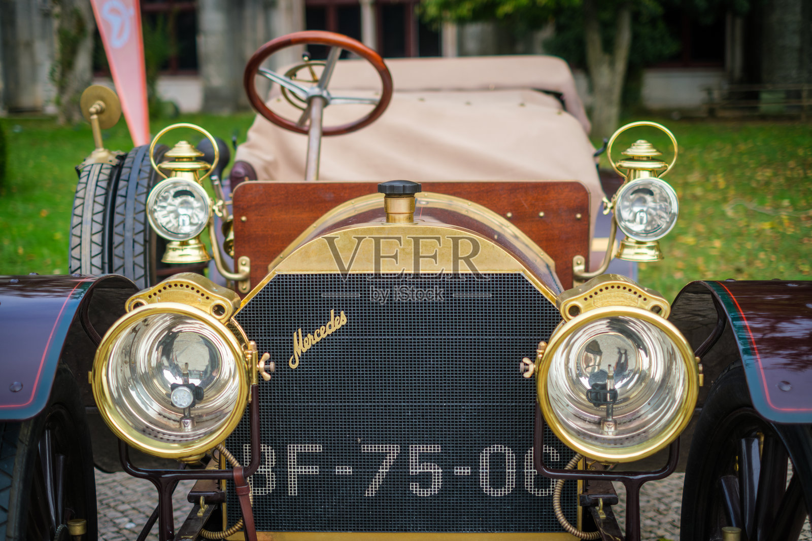 梅赛德斯-奔驰 Simplex 复古经典老爷车引擎盖和前大灯特写照片摄影图片