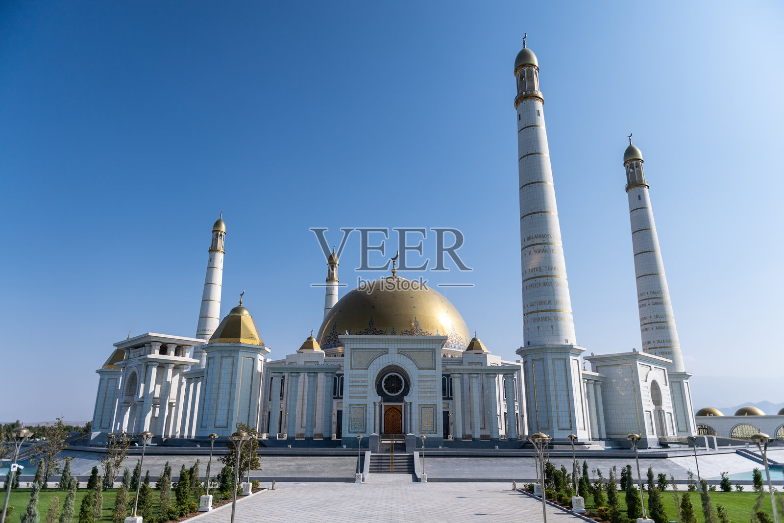 土库曼斯坦首都阿什哈巴德的白色建筑照片摄影图片