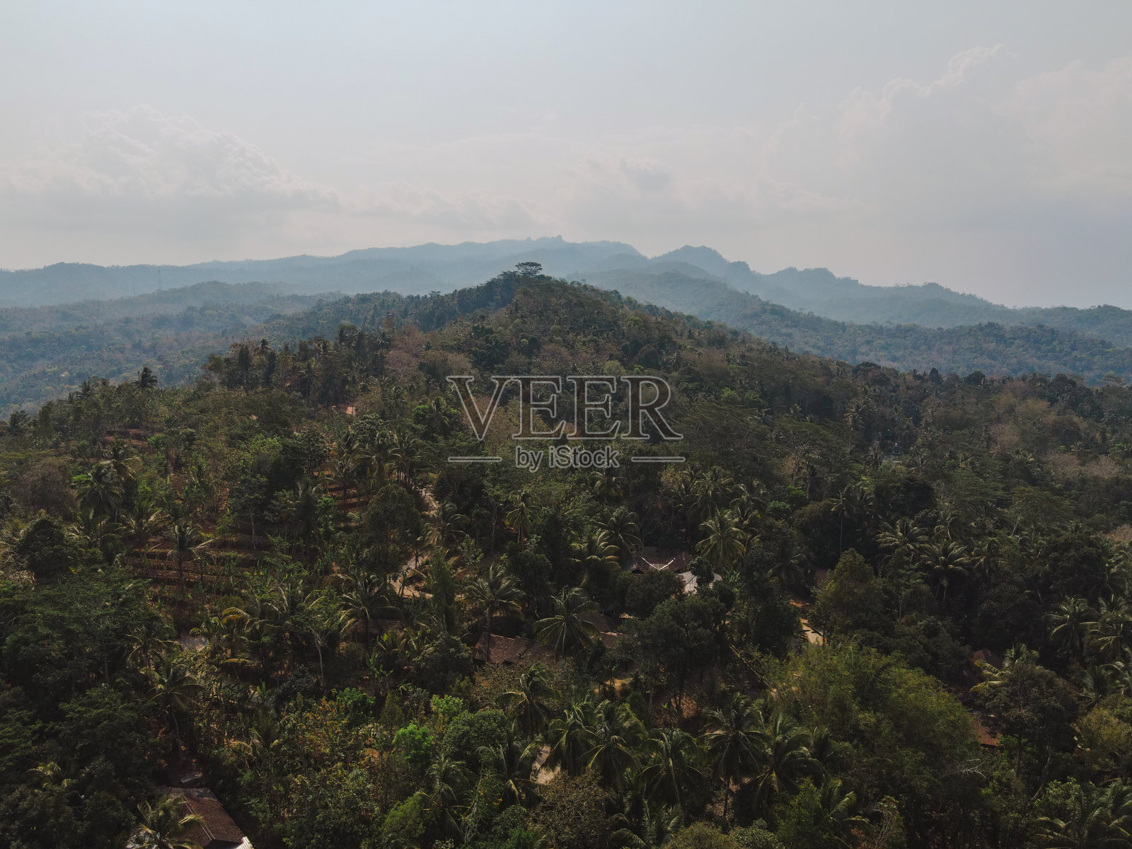 印尼日惹附近山丘的鸟瞰图照片摄影图片