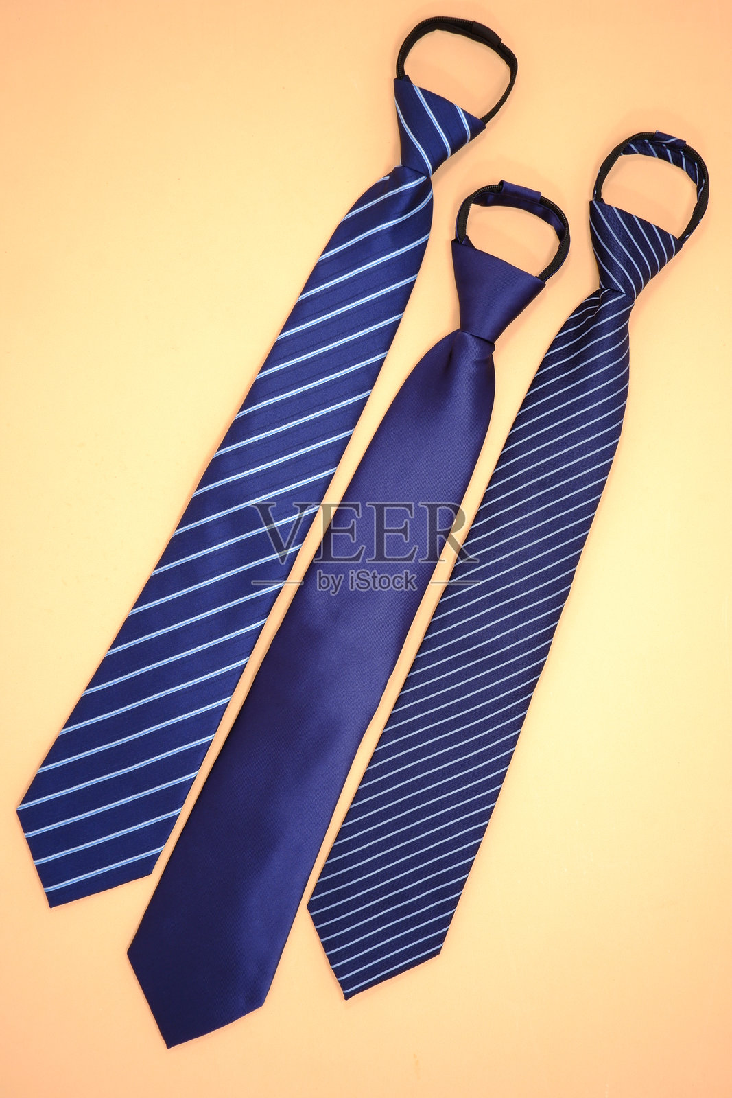 拉链领带叠放的特写视图照片摄影图片