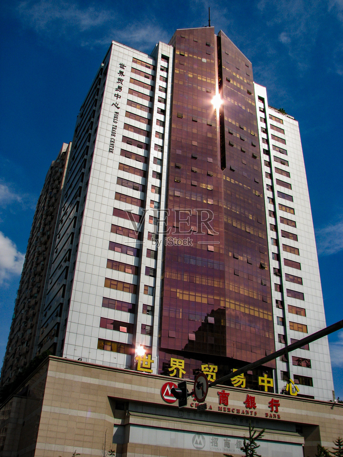 中国成都的一座高层现代建筑照片摄影图片