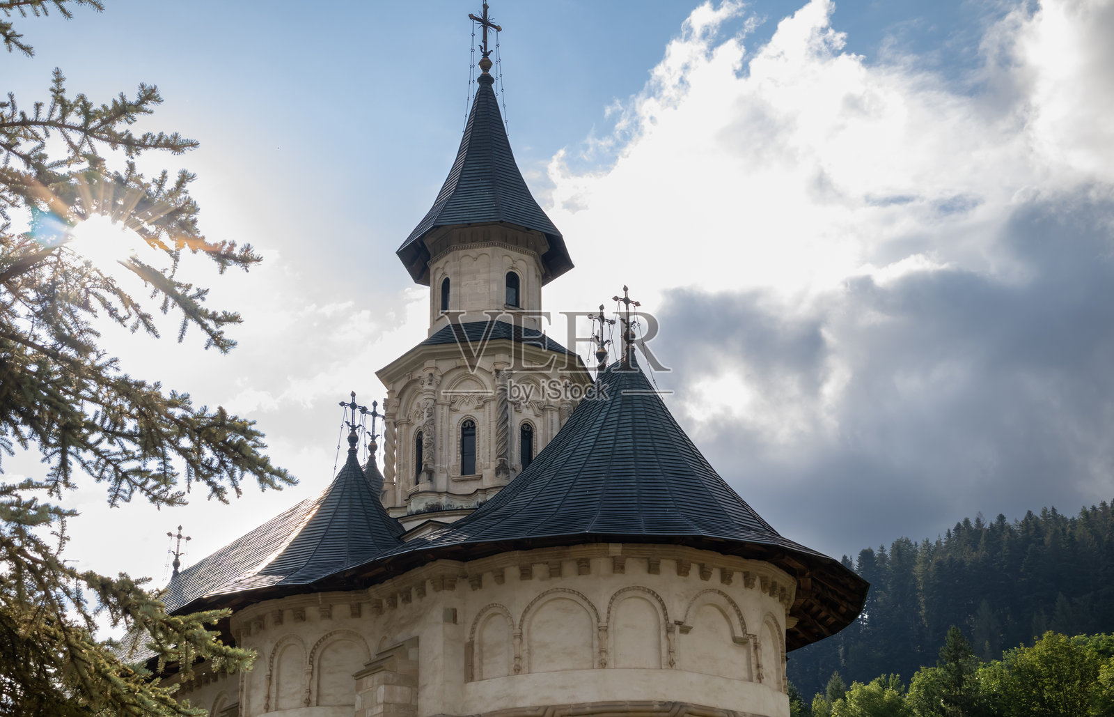 罗马尼亚布科维纳的普特纳修道院照片摄影图片