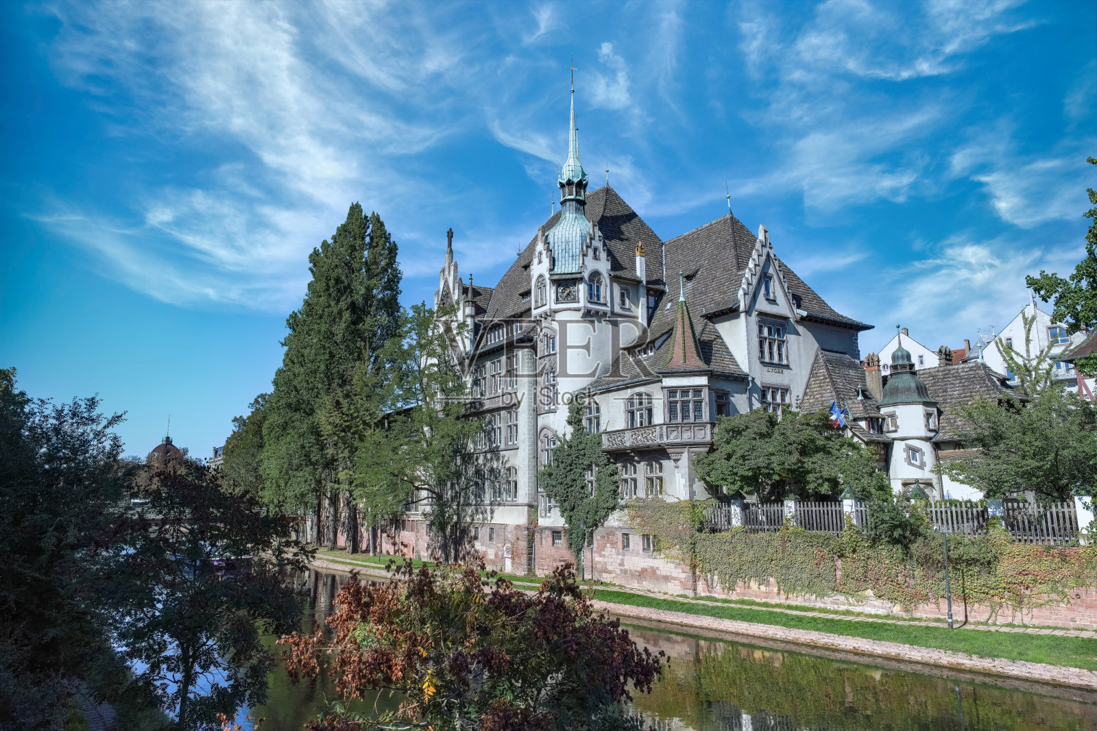 法国斯特拉斯堡，色彩缤纷的房屋照片摄影图片