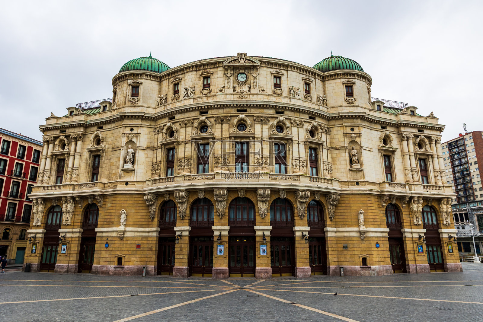 灵感源自巴黎歌剧院的比利牛斯阿里亚加剧院新巴洛克风格外墙照片摄影图片