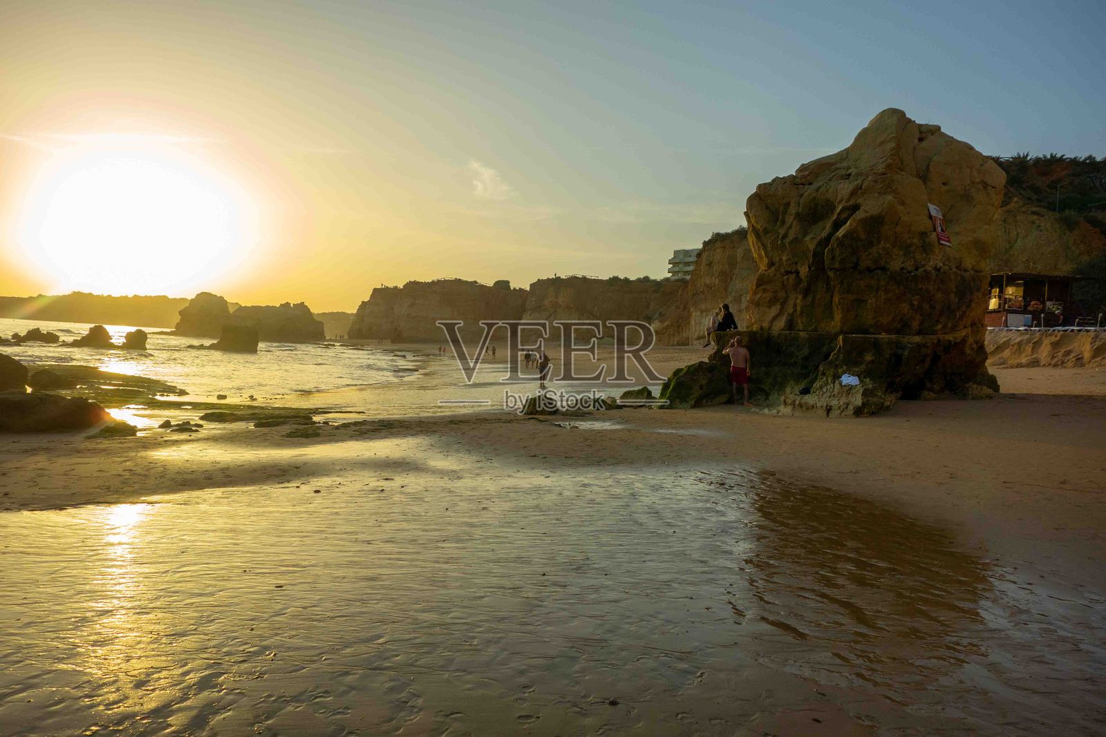 葡萄牙阿尔加维壮丽海滩的日落,旅行,海浪,沙滩,悬崖照片摄影图片