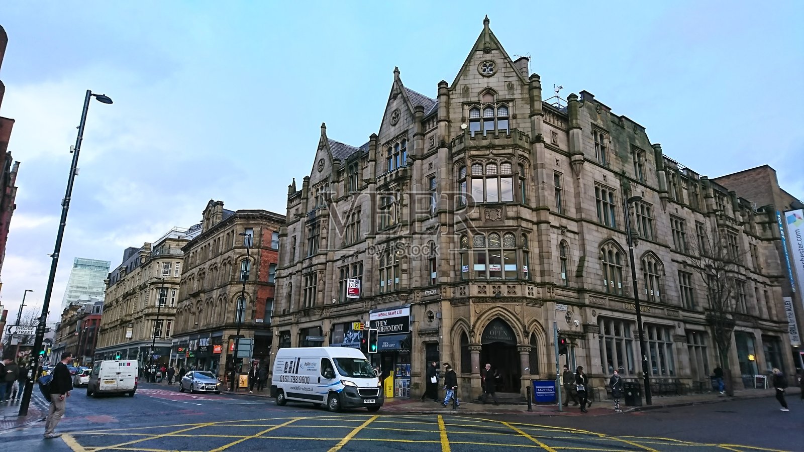 曼彻斯特市中心历史哥特复兴式建筑和街景照片摄影图片