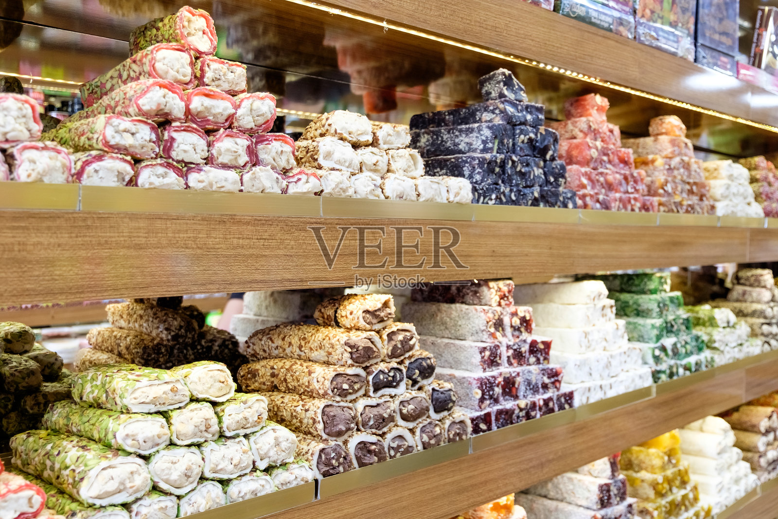 各种糕点和糖果的展示照片摄影图片