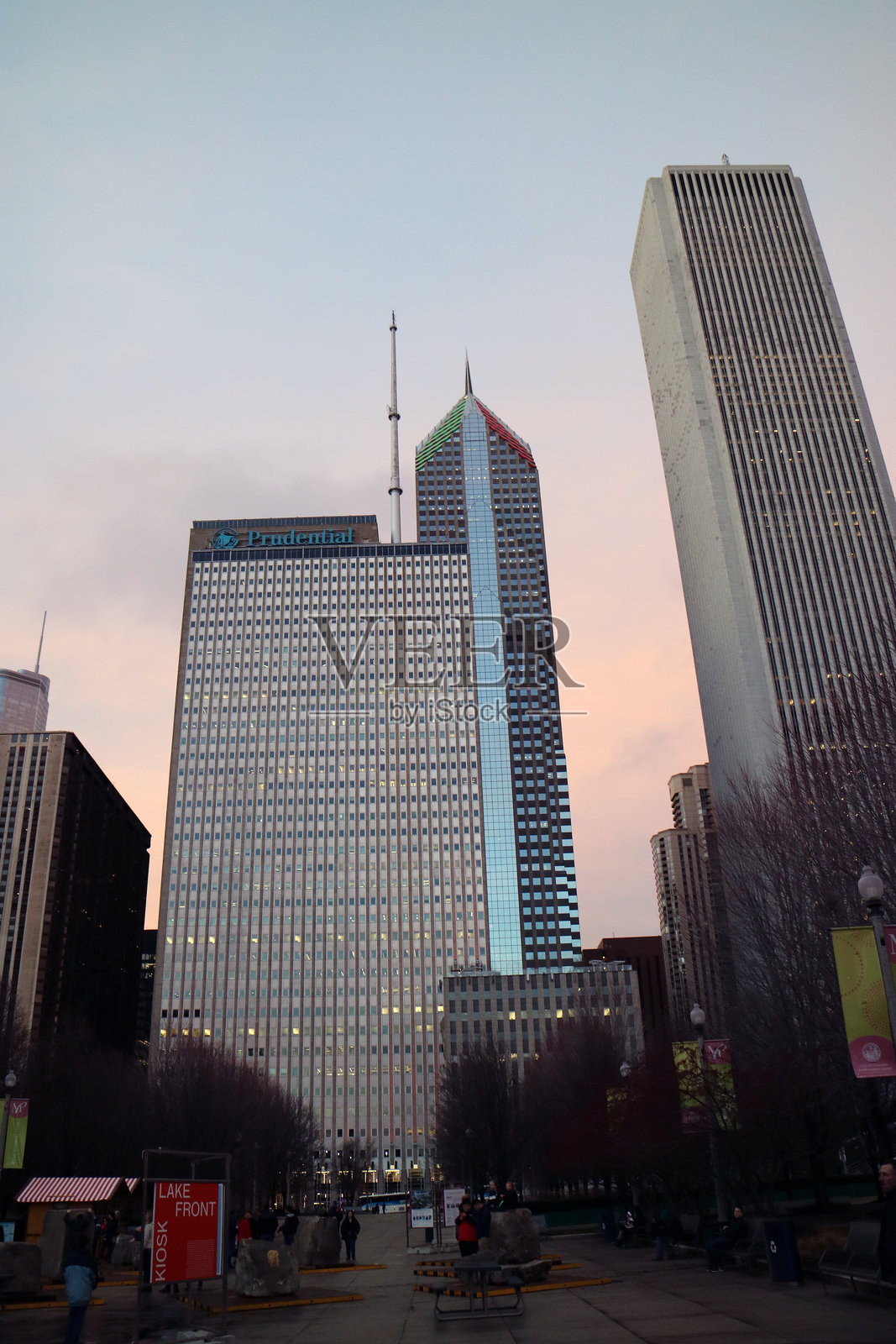 Aon中心和普鲁登斯大厦照片摄影图片