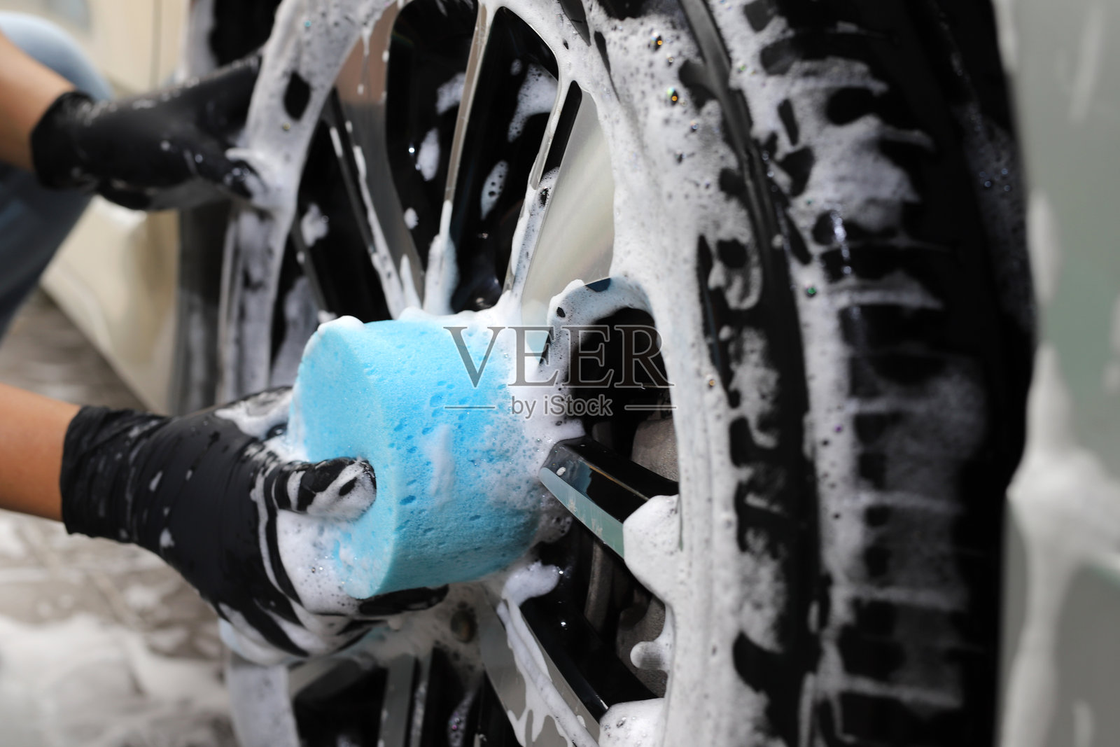 洗车有助于减少可能危害健康的细菌和病菌的积聚。照片摄影图片