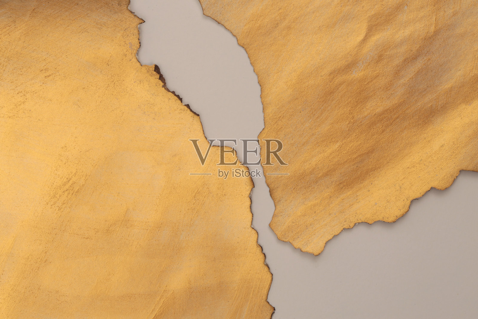 撕裂、烧毁的纸张碎片波浪线边框，金色、米色复制空间颗粒纹理背景照片摄影图片