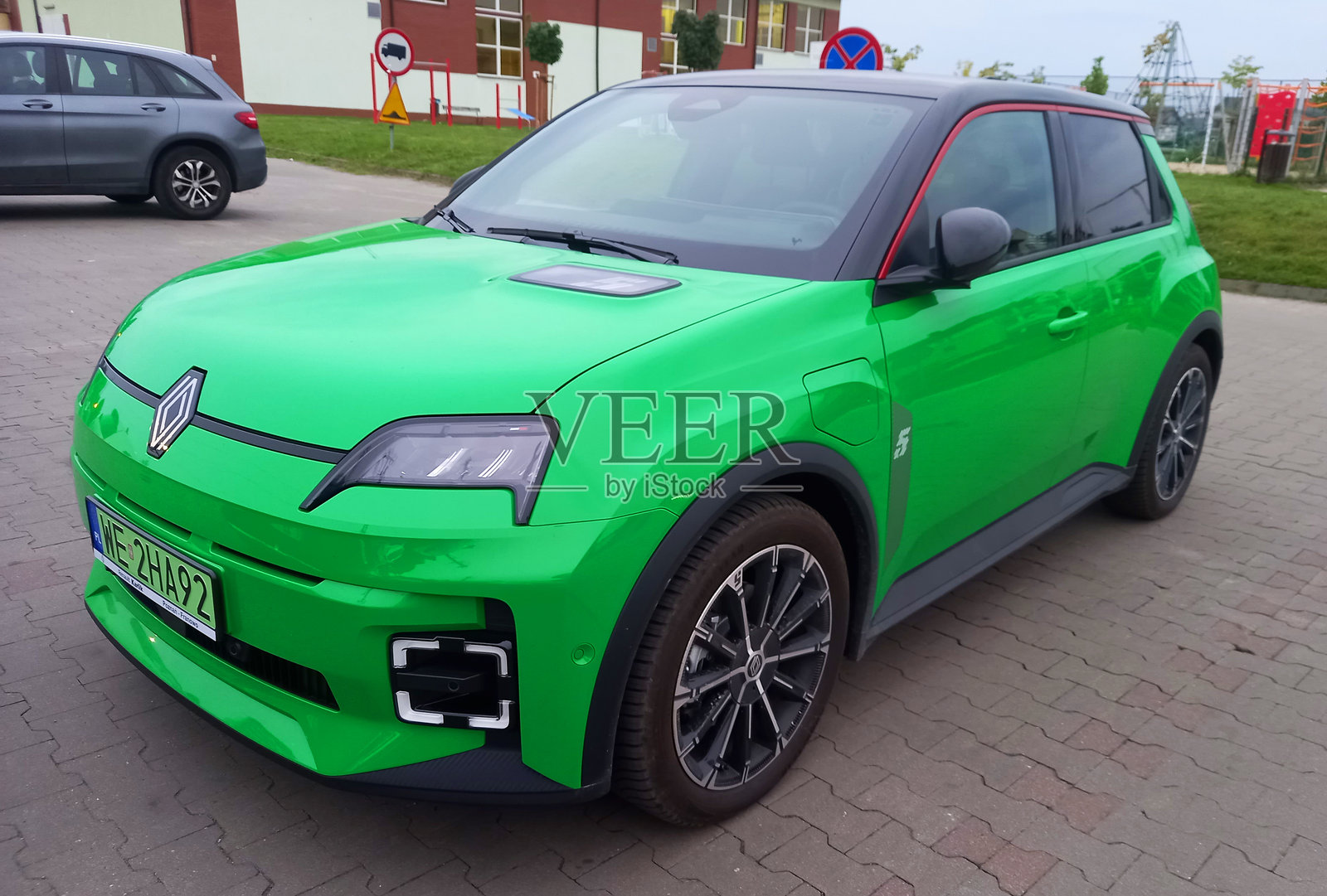 雷诺 5 电子科技电动车照片摄影图片