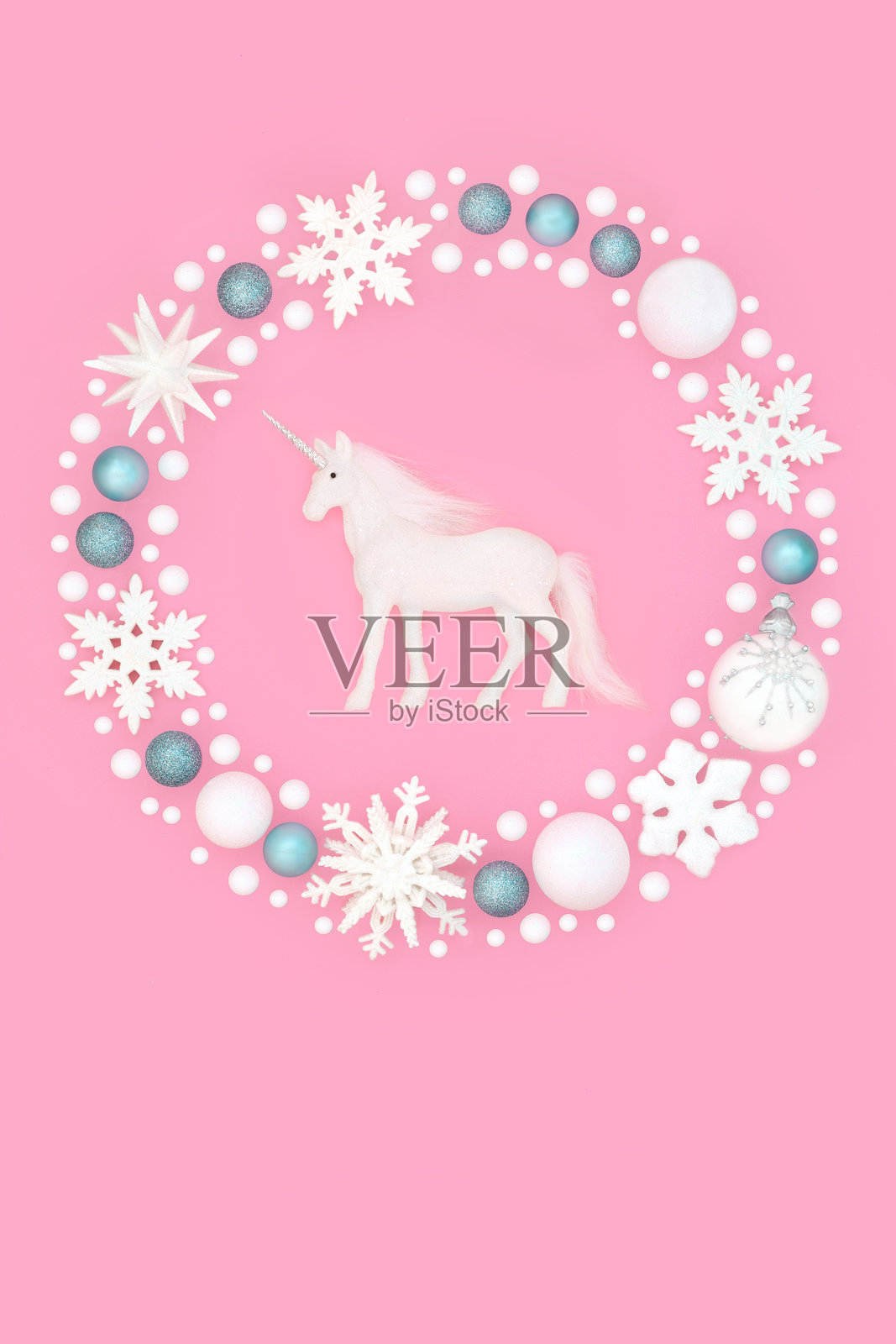 奇幻独角兽圣诞魔法白色蓝色花环装饰照片摄影图片