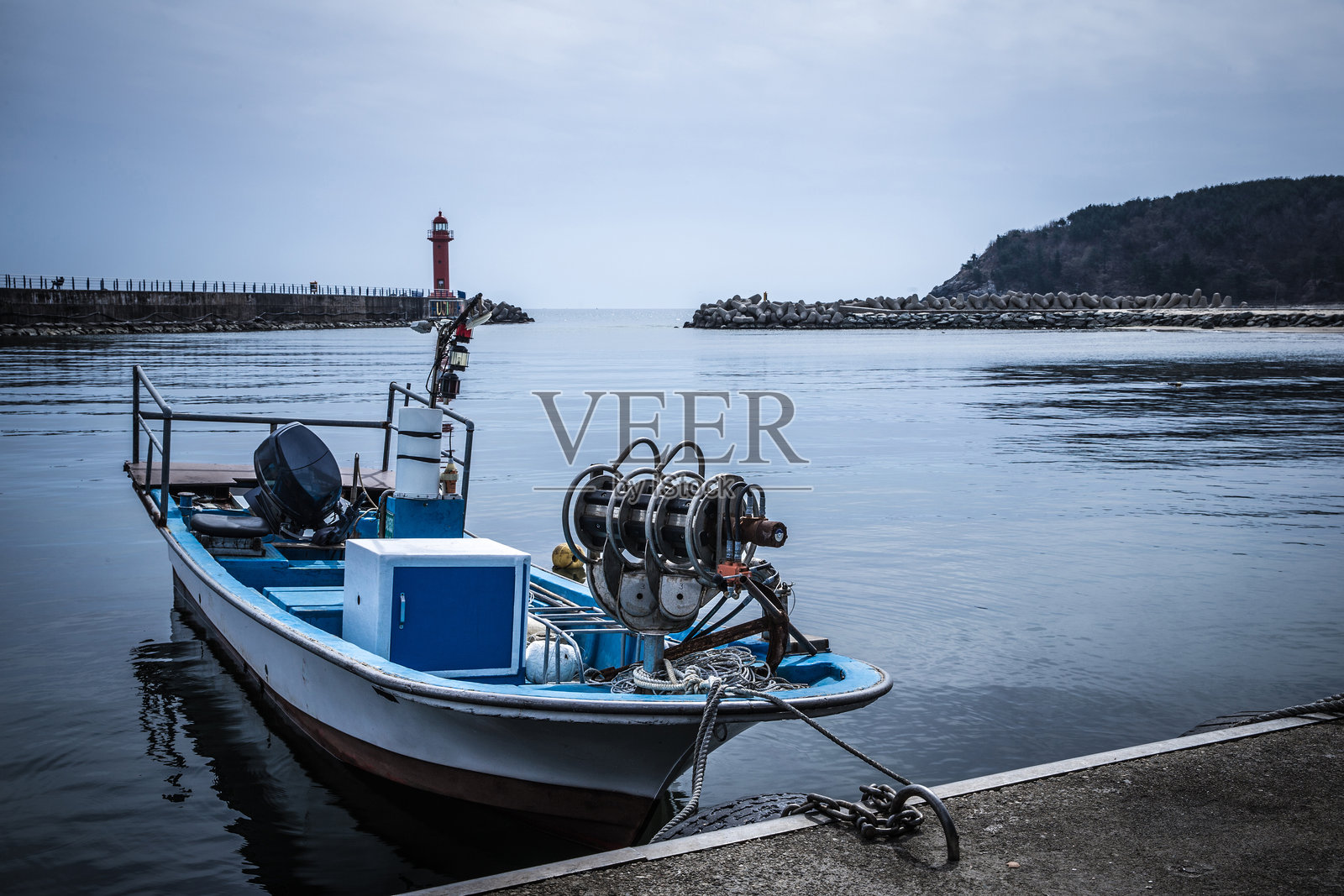 江原道襄阳郡虎津港的渔船照片摄影图片