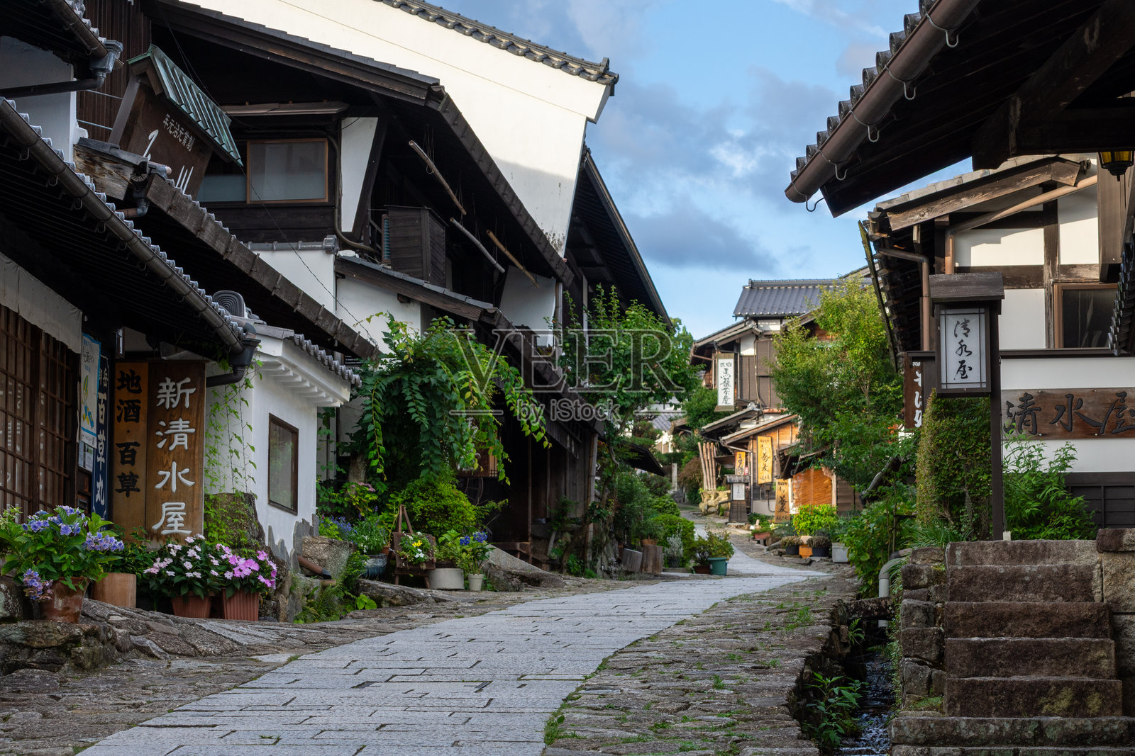 马笼传统石板路和历史木屋景观照片摄影图片