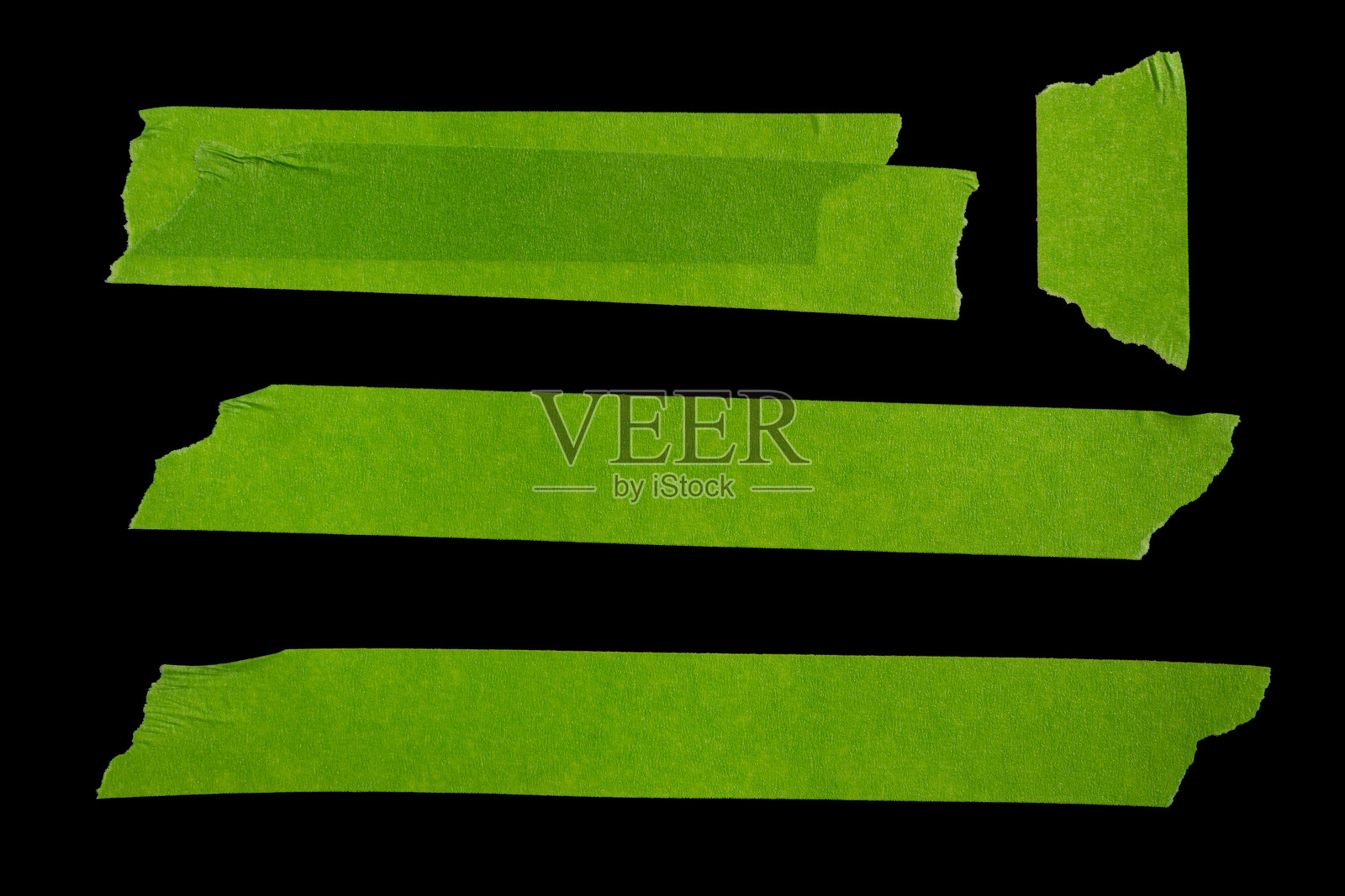 绿色的撕开的纸质美纹纸胶带碎片，孤立的照片摄影图片